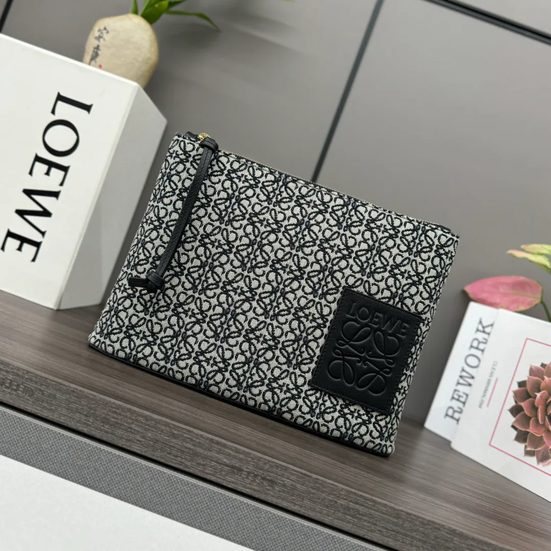 Women's Clutches LOEWE 18116452