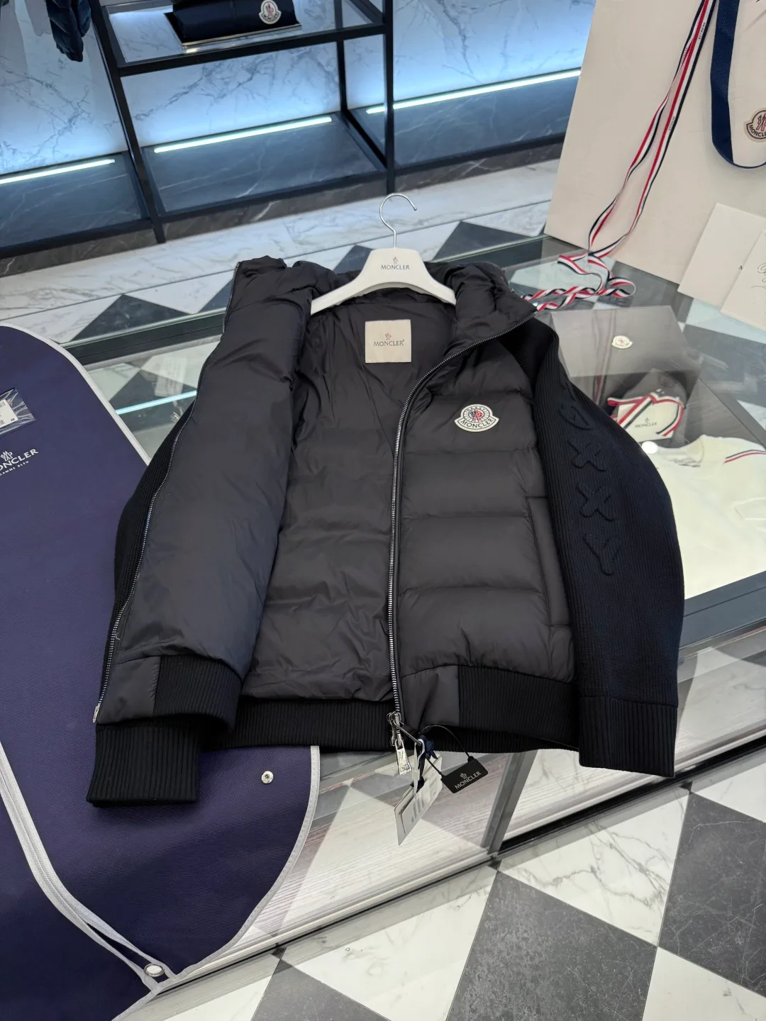 Women's Jackets And Down Jackets MONCLER 18007613