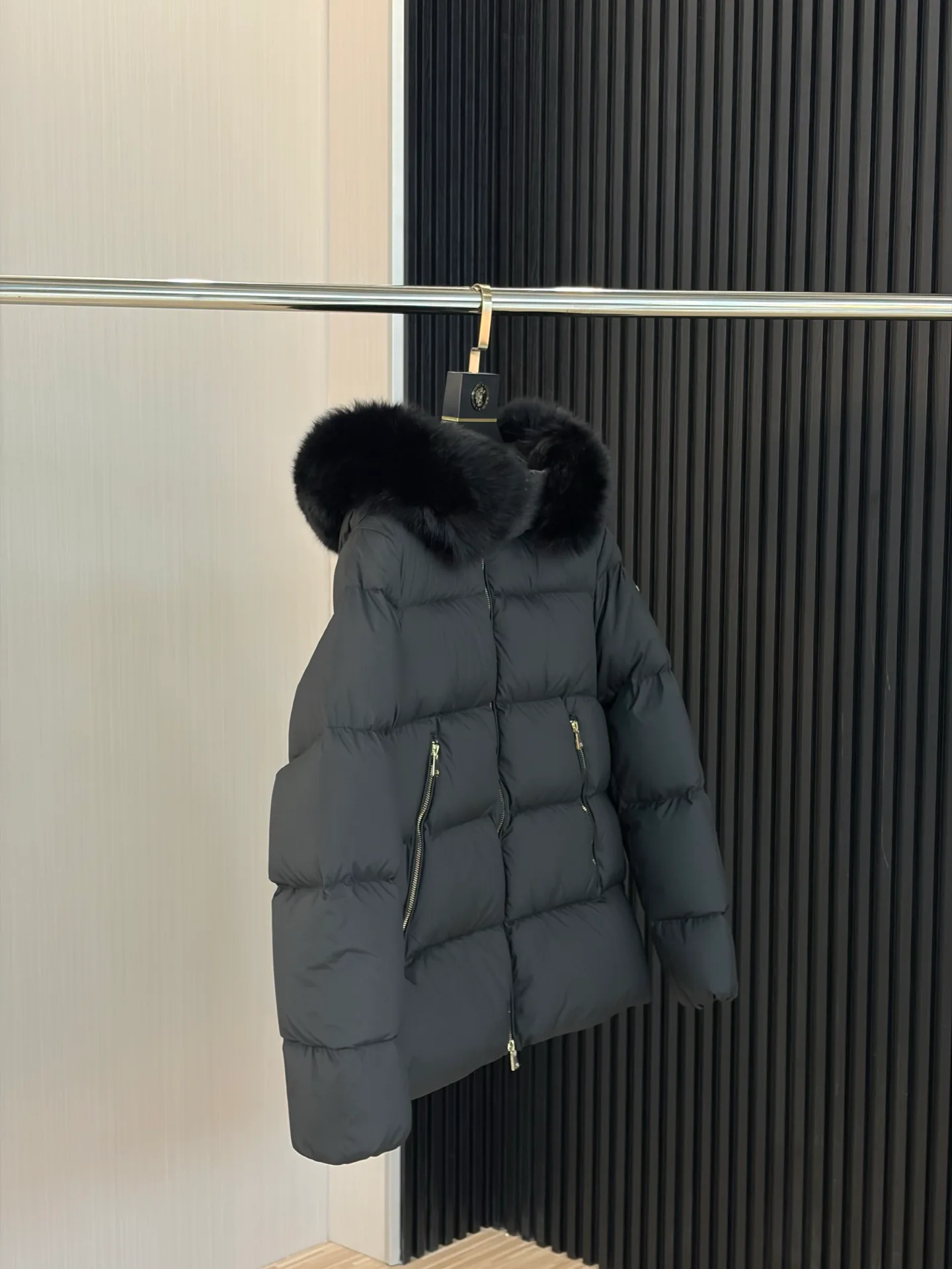 Women's Jackets And Down Jackets MONCLER 18111423