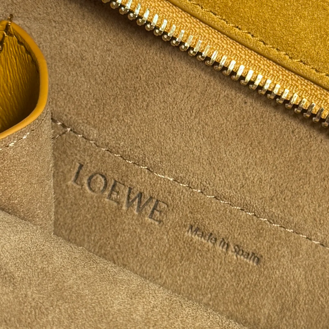 Women's Classic Handbags LOEWE 18328832