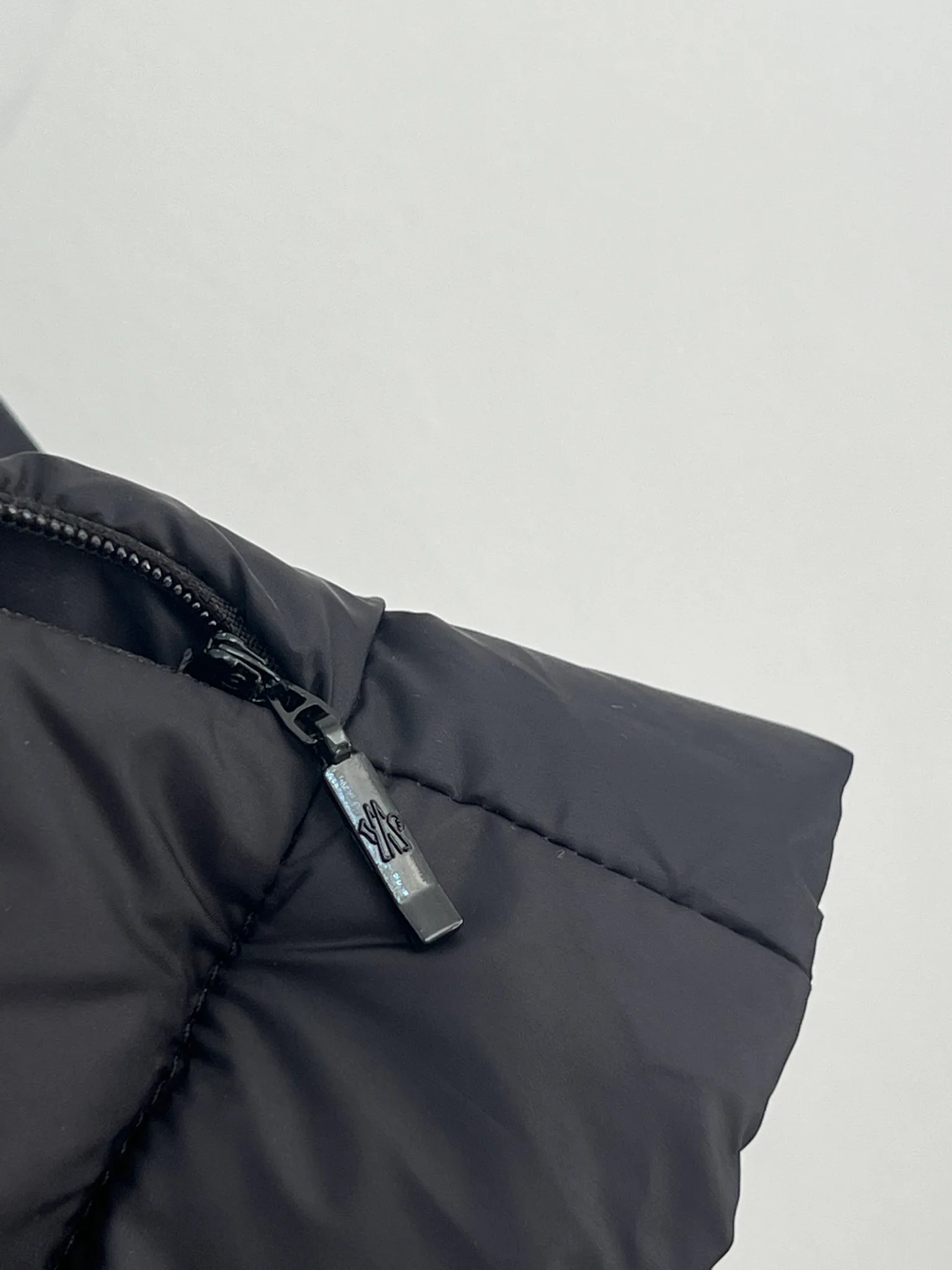 Women's Jackets And Down Jackets MONCLER 18416160