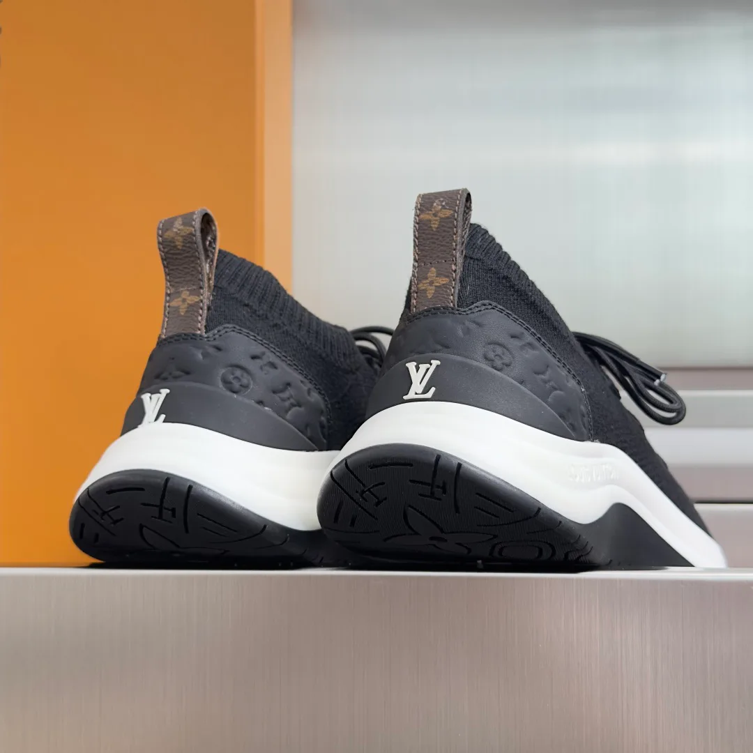 Women's Sneakers LOUIS VUITTON 17950524
