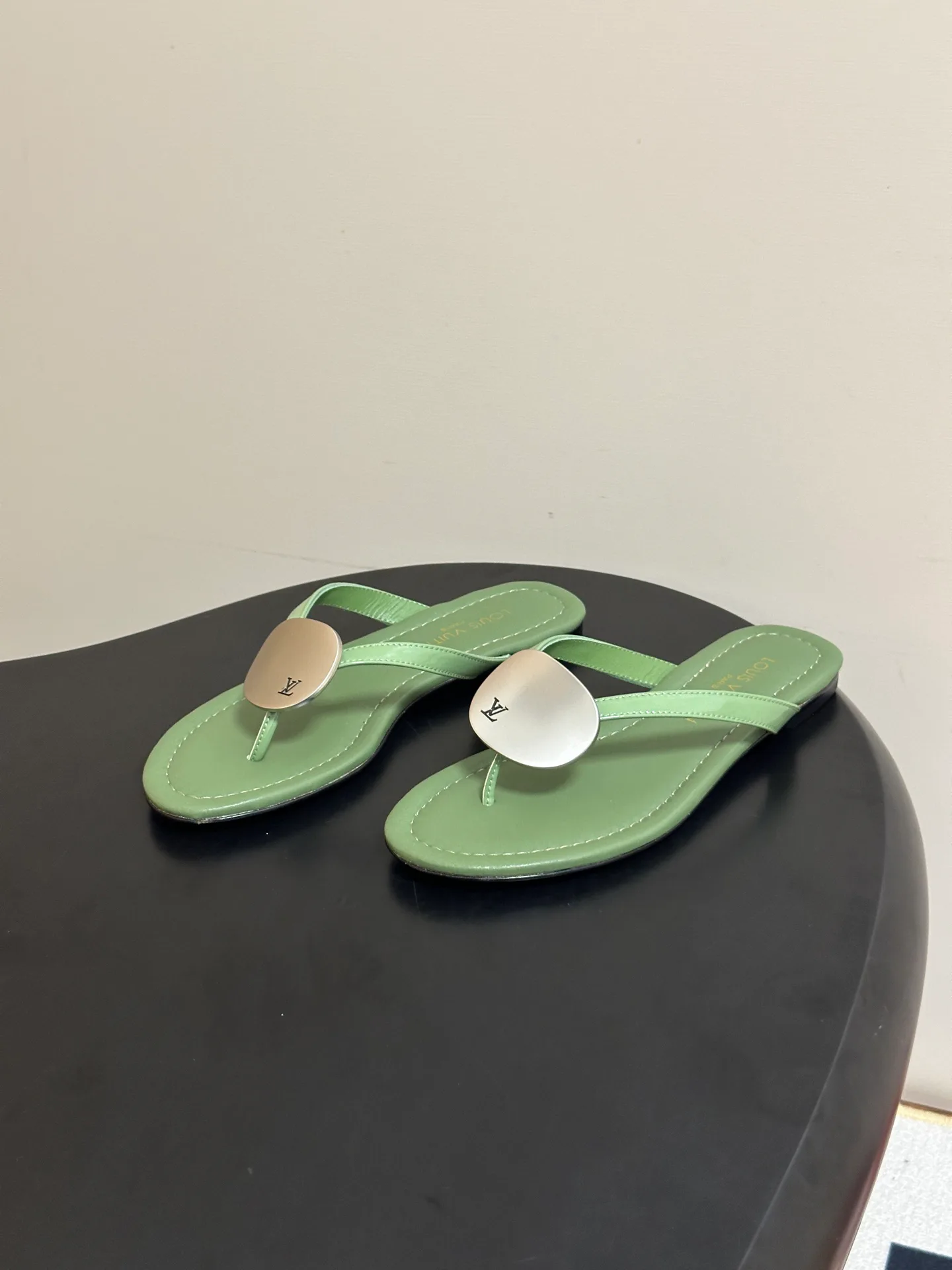 Women's Flip-Flops LOUIS VUITTON 17768196