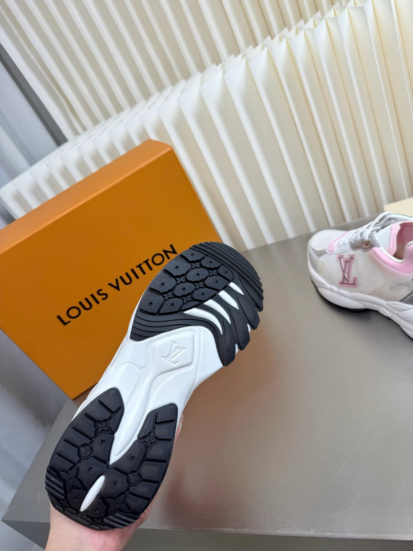 Women's Sneakers LOUIS VUITTON 17873179