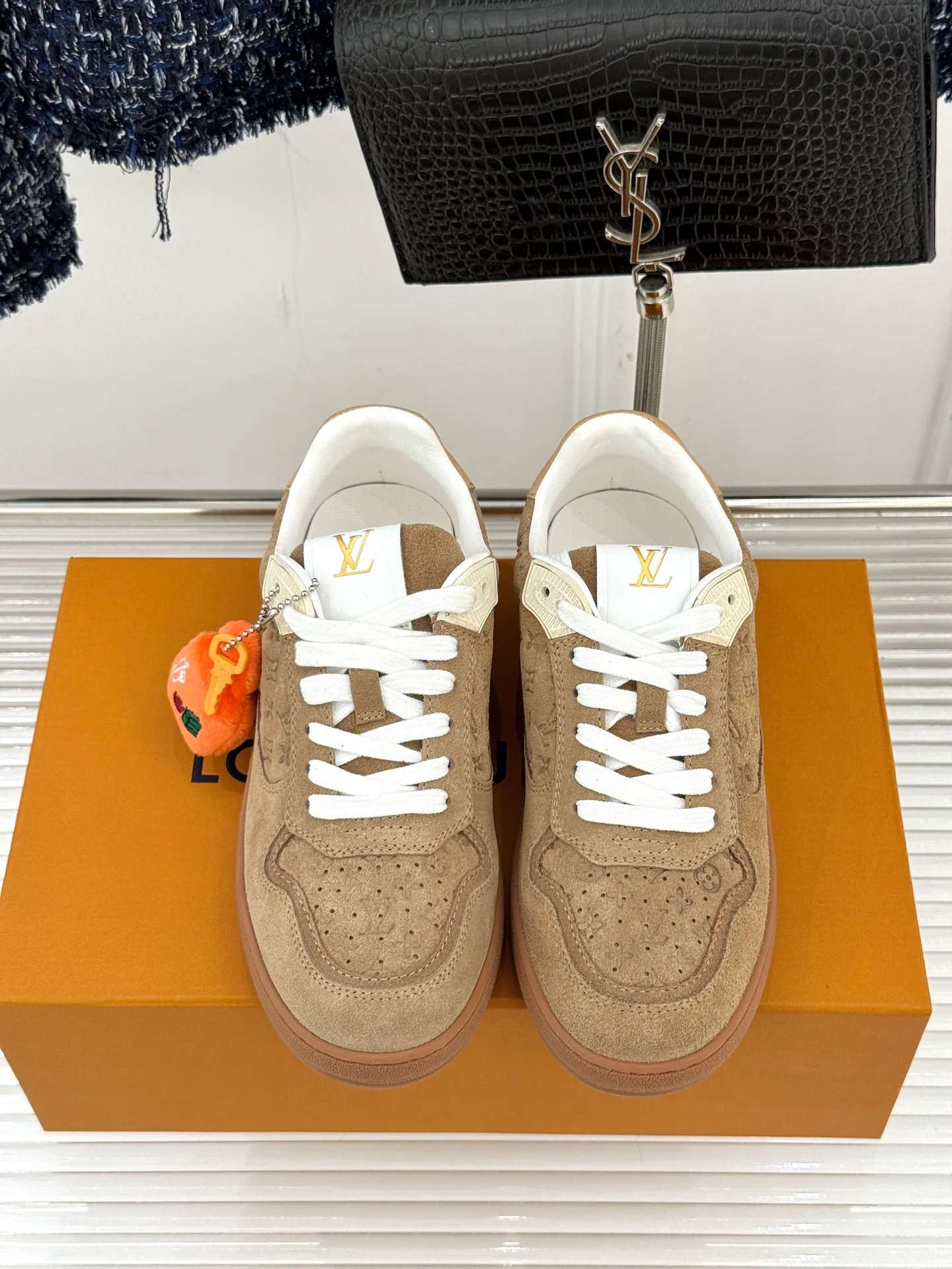 Women's Sneakers LOUIS VUITTON 18036323