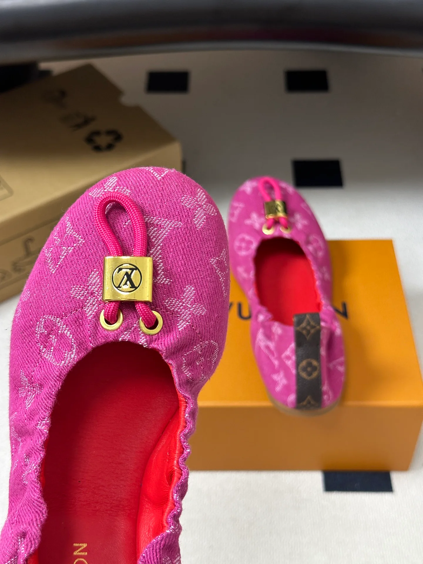 Women's Ballet Flats LOUIS VUITTON 17768171