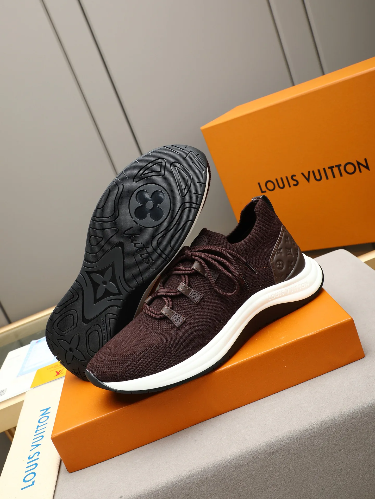 Women's Sneakers LOUIS VUITTON 17947264