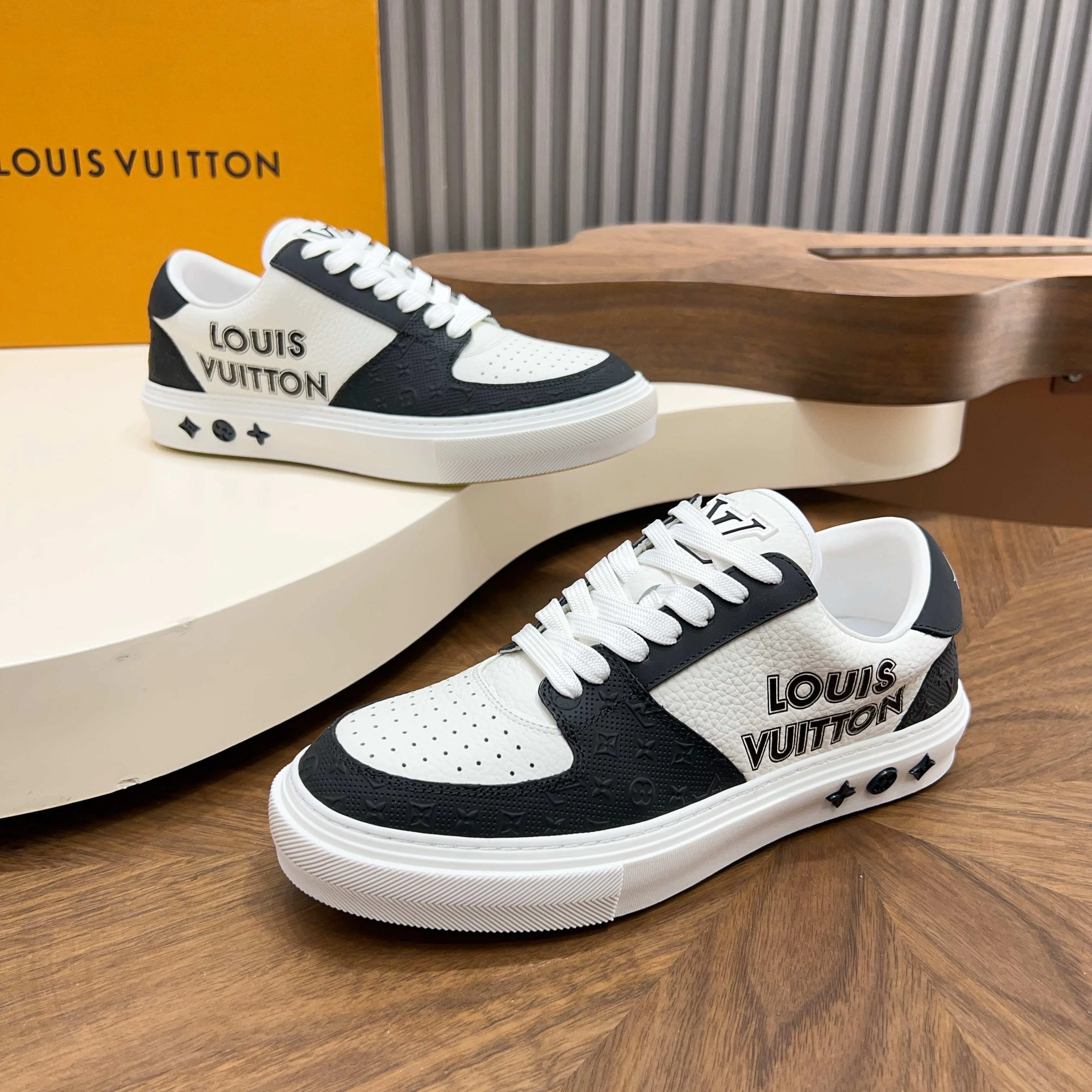 Men's Sneakers LOUIS VUITTON 17921399