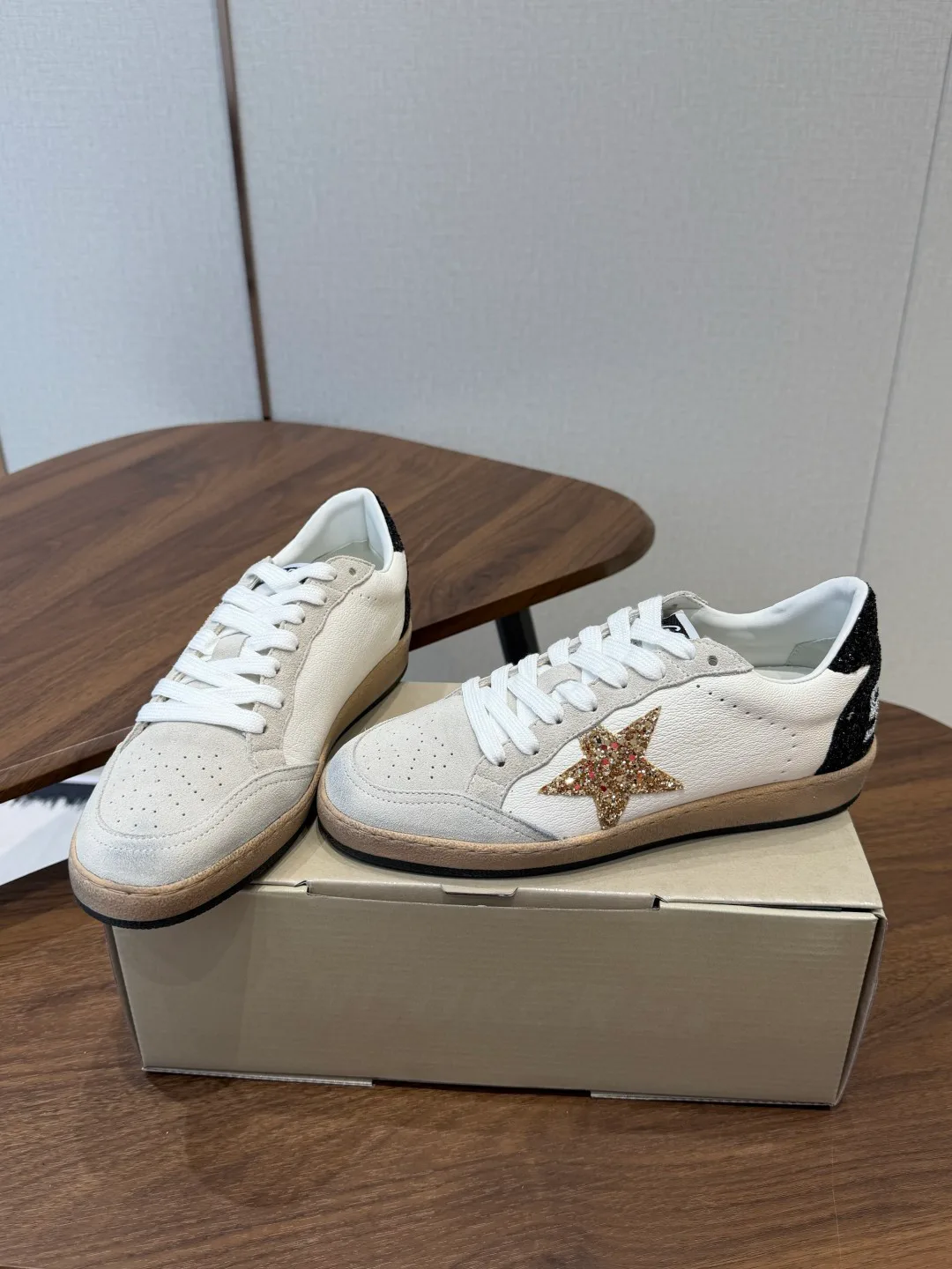 Women's Sneakers GOLDEN GOOSE 18357253