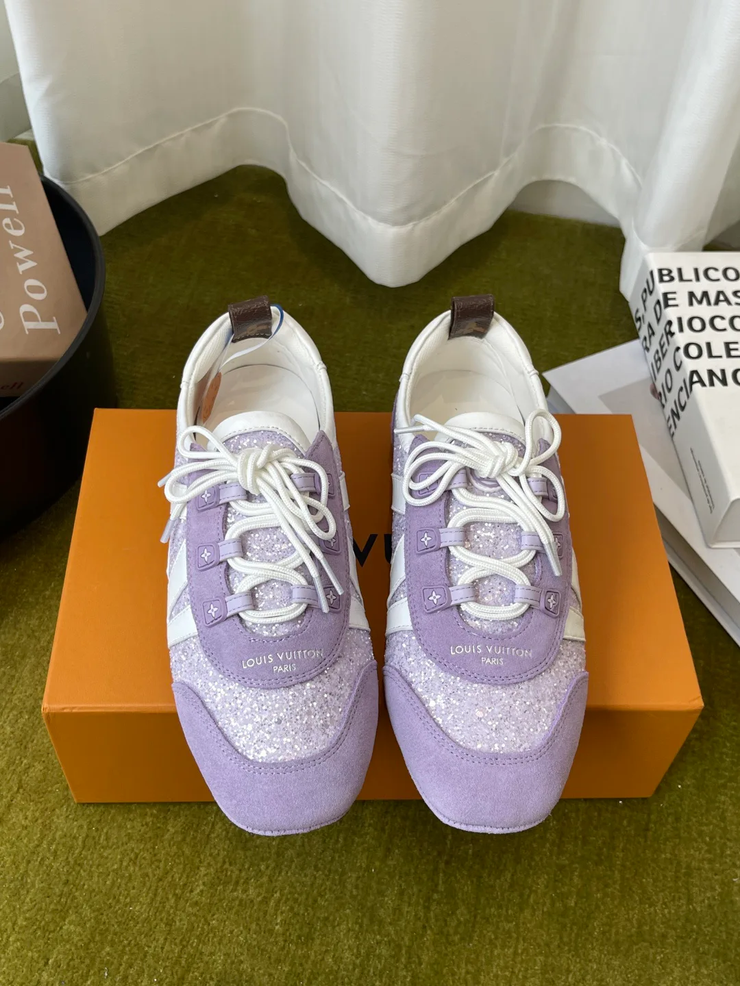 Women's Sneakers LOUIS VUITTON 18121032