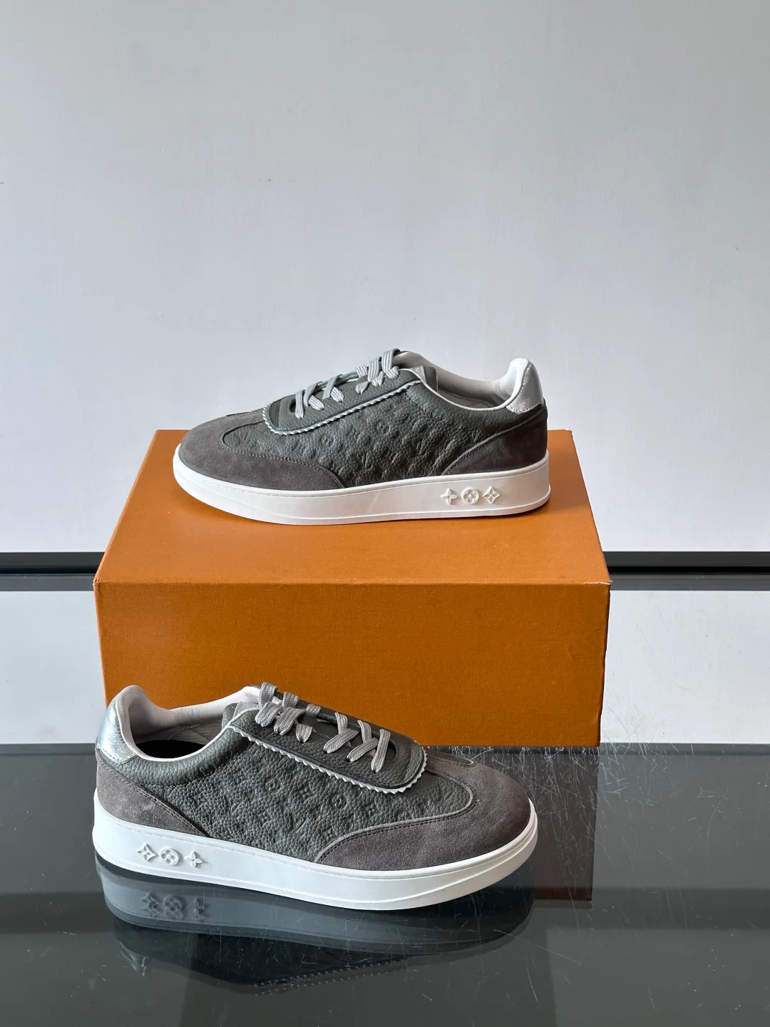 Women's Sneakers LOUIS VUITTON 17760895