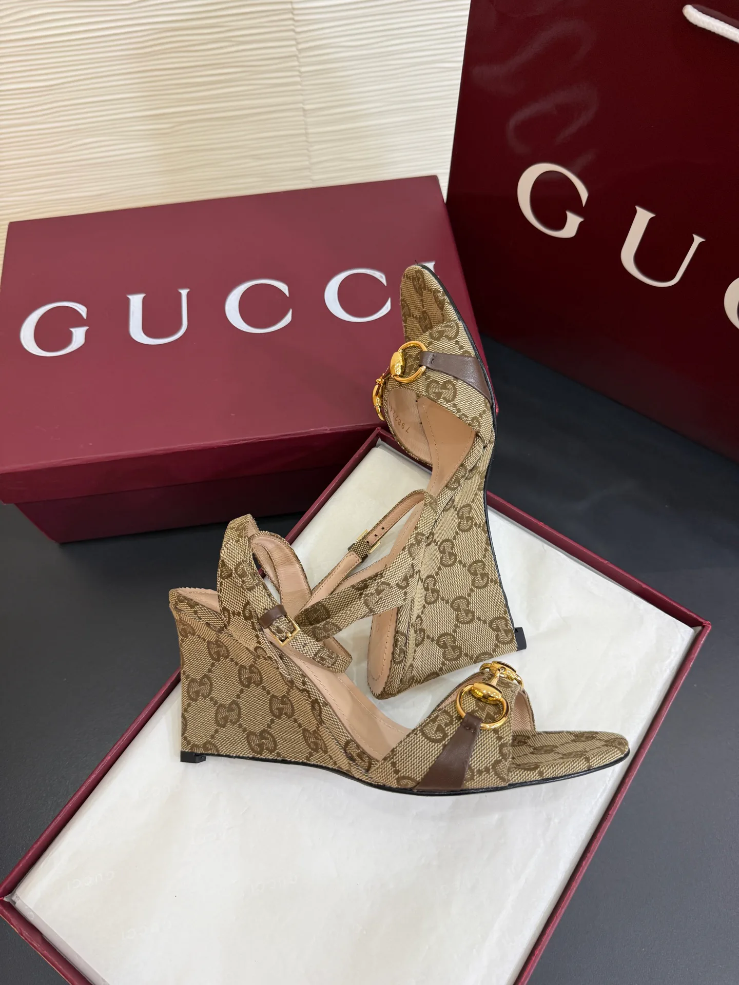 Women's Open-Toe Sandals GUCCI 18071147