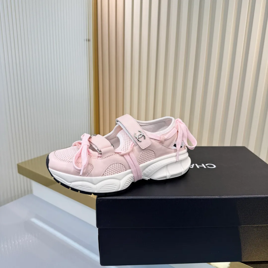 Women's Sneakers CHANEL 18366969