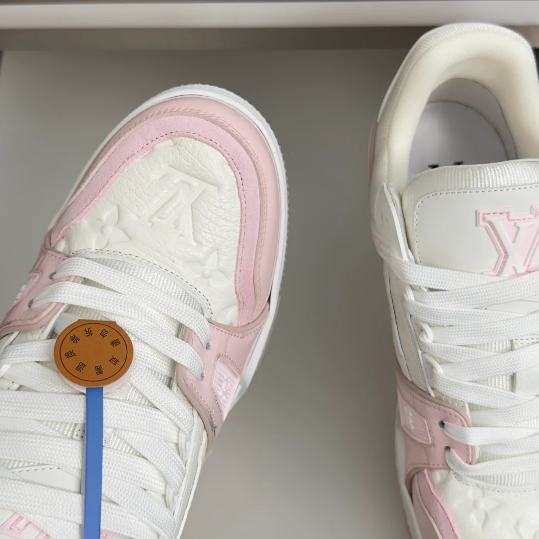 Women's Sneakers LOUIS VUITTON 17483692