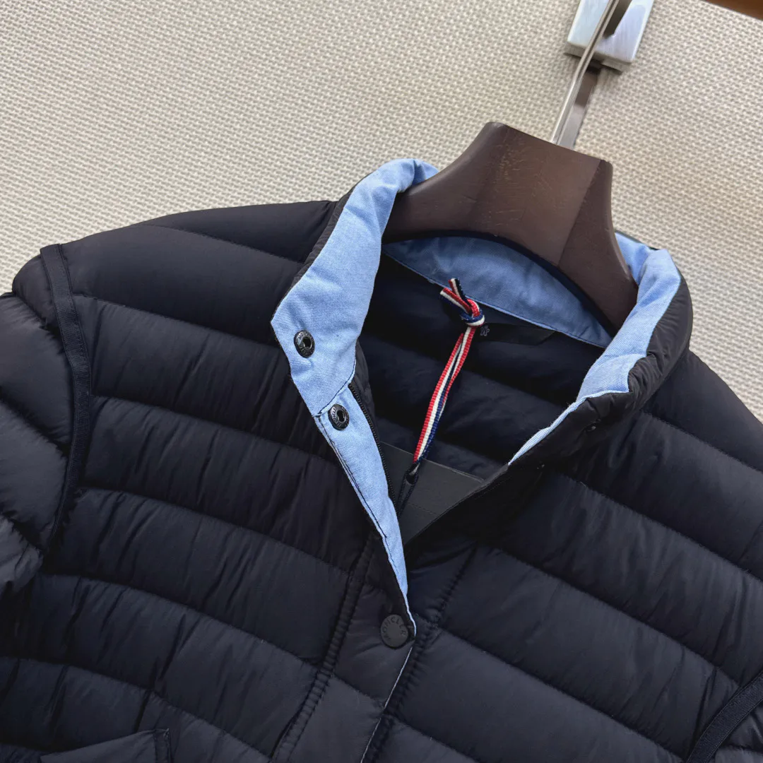 Women's Jackets And Down Jackets MONCLER 17899282