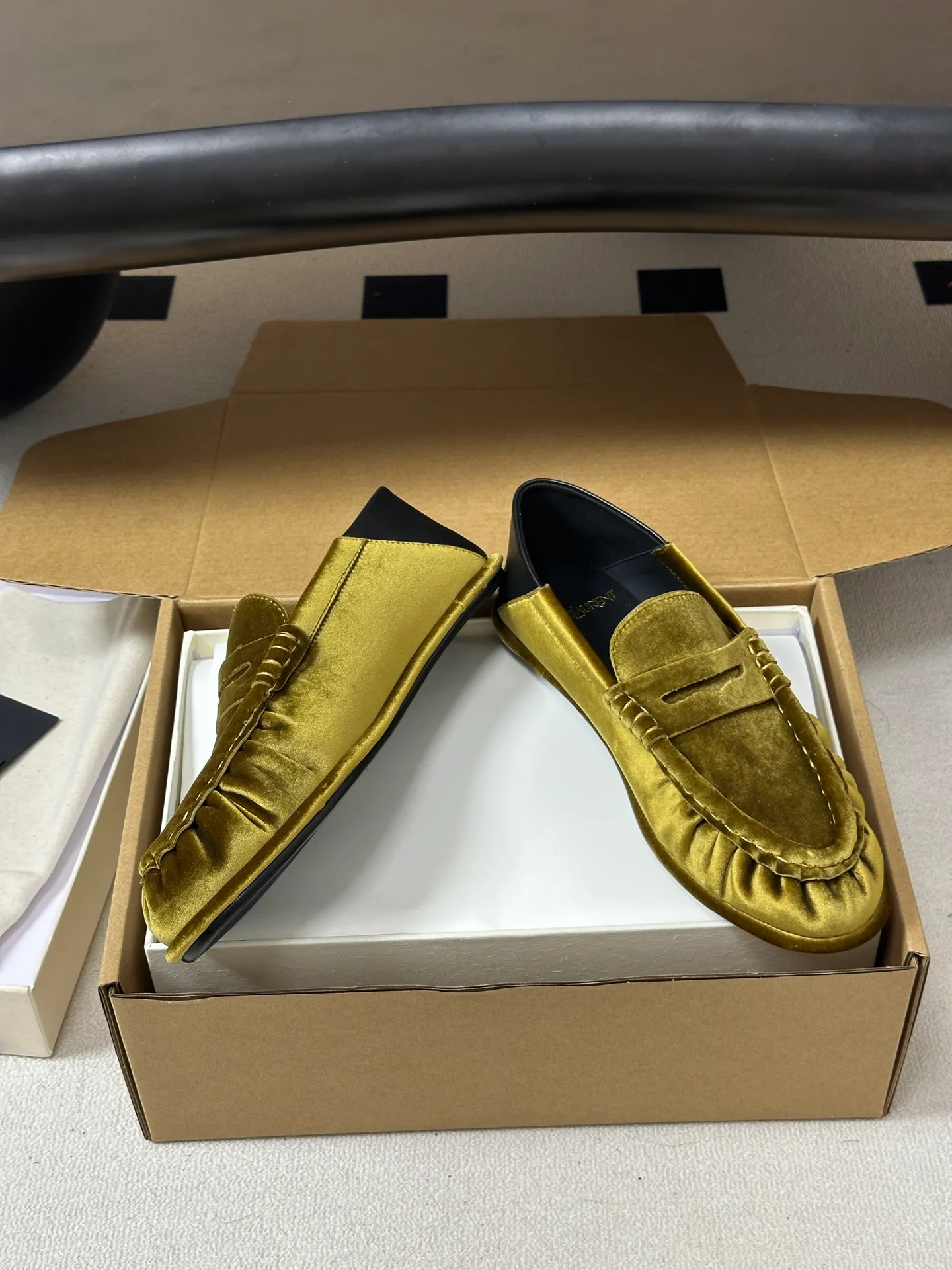 Women's Loafers And Moccasins SAINT LAURENT 18049138