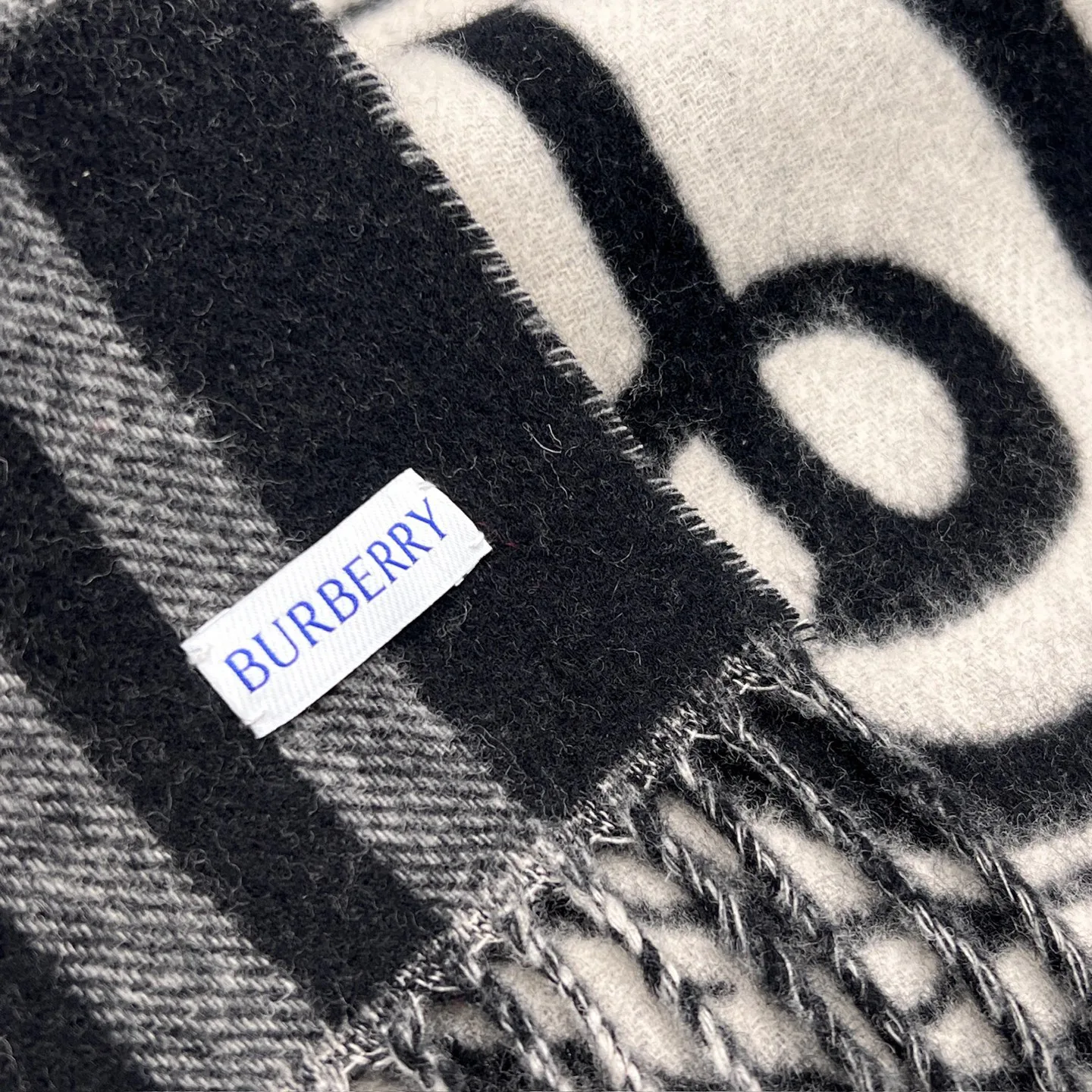Scarves BURBERRY 17945491