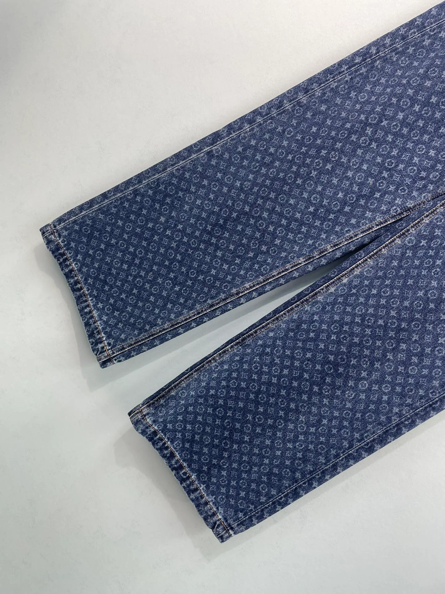 Джинсы Женские Louis Vuitton 18662337