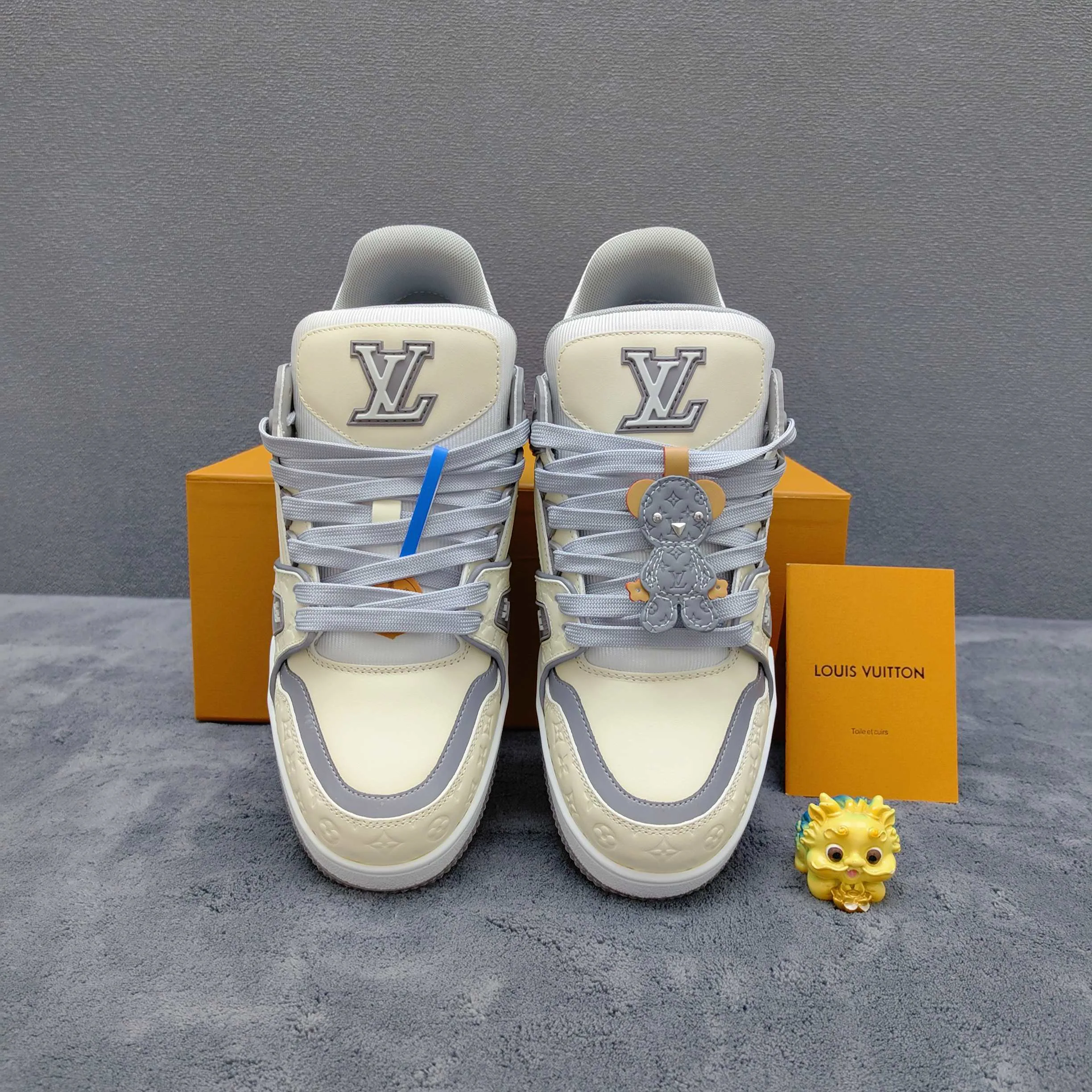Women's Sneakers LOUIS VUITTON 17957148