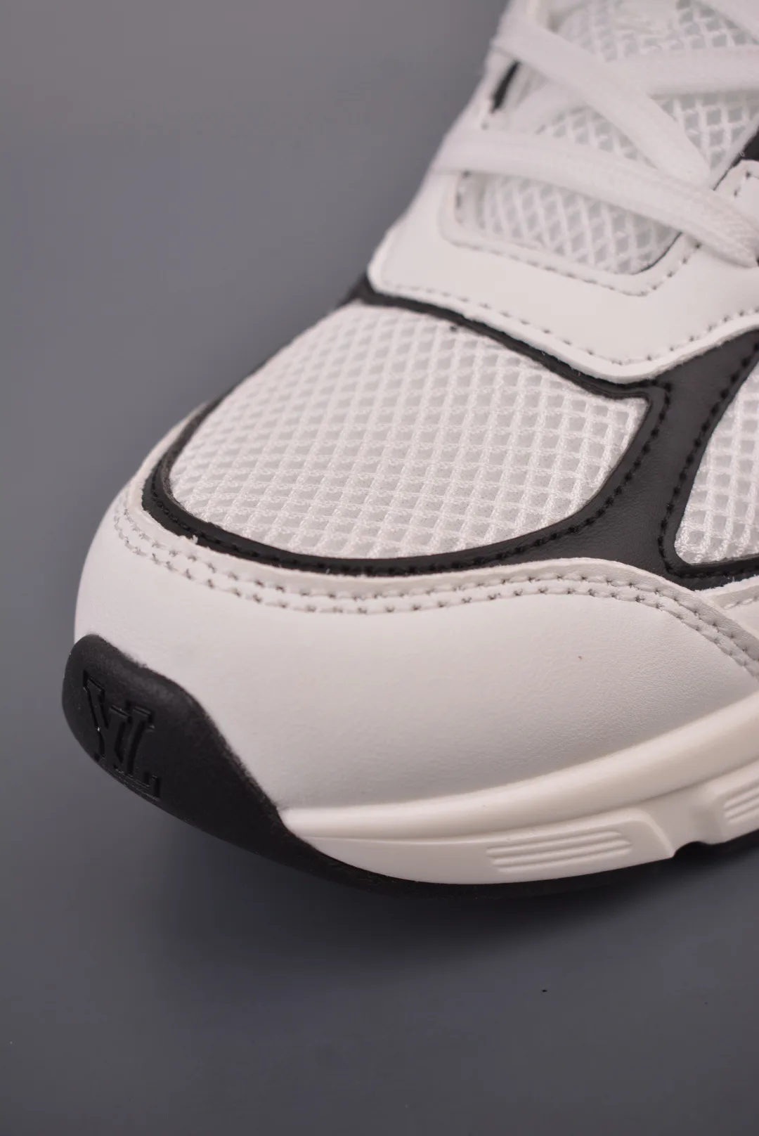 Men's Sneakers LOUIS VUITTON 17429982