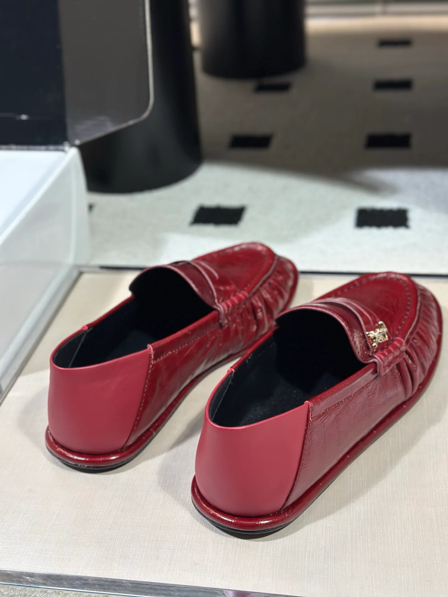 Women's Loafers And Moccasins SAINT LAURENT 18041756