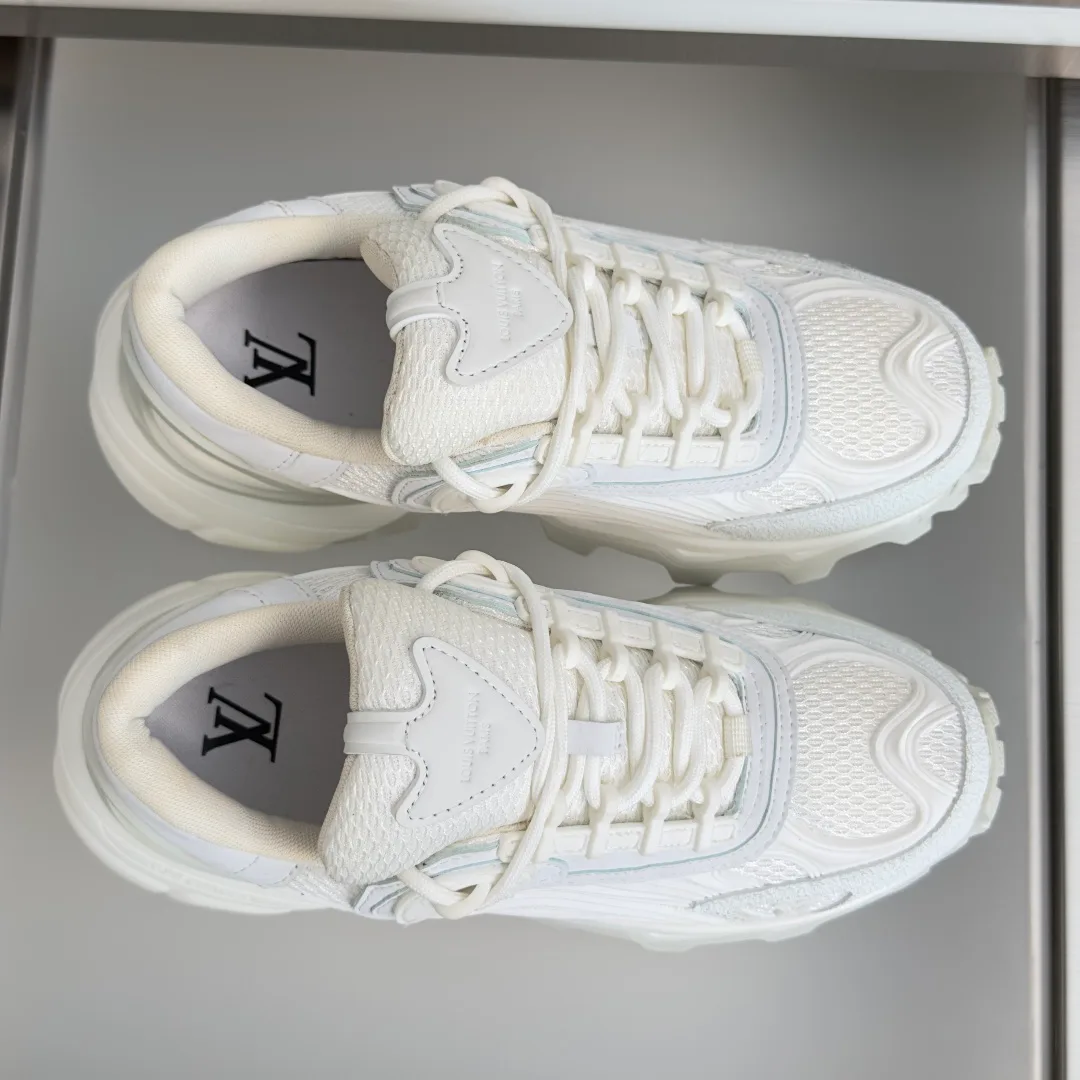 Women's Sneakers LOUIS VUITTON 17950391