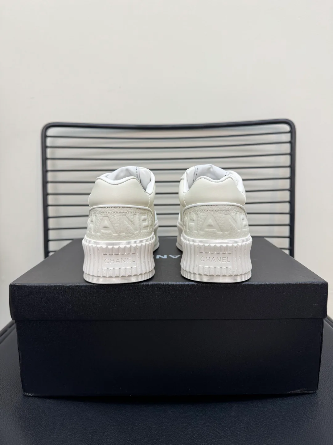 Women's Sneakers CHANEL 18025563