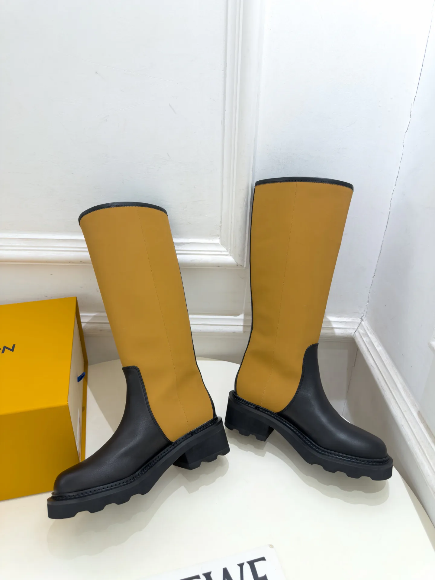 Women's Boots LOUIS VUITTON 18370289