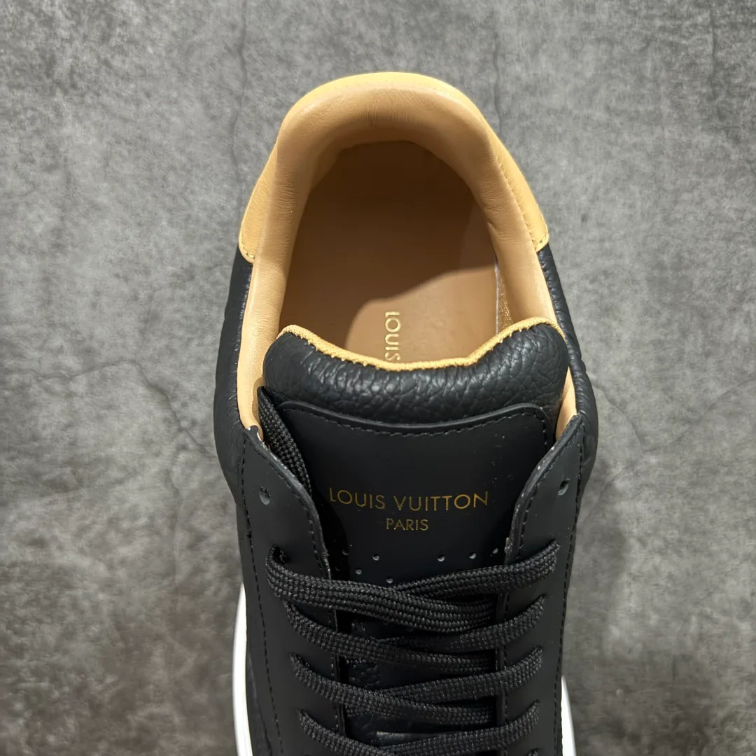 Men's Sneakers LOUIS VUITTON 18404671