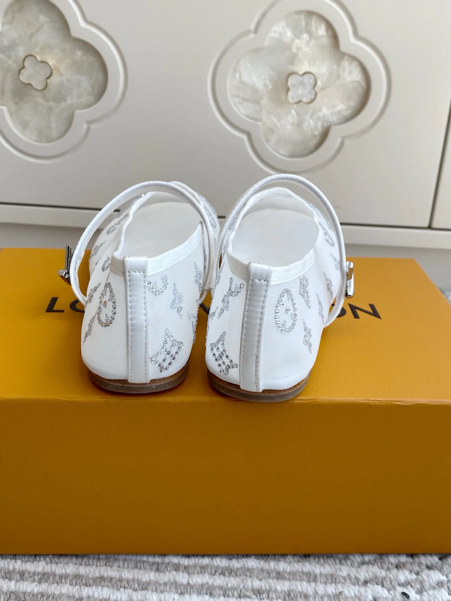 Women's Ballet Flats LOUIS VUITTON 18135116