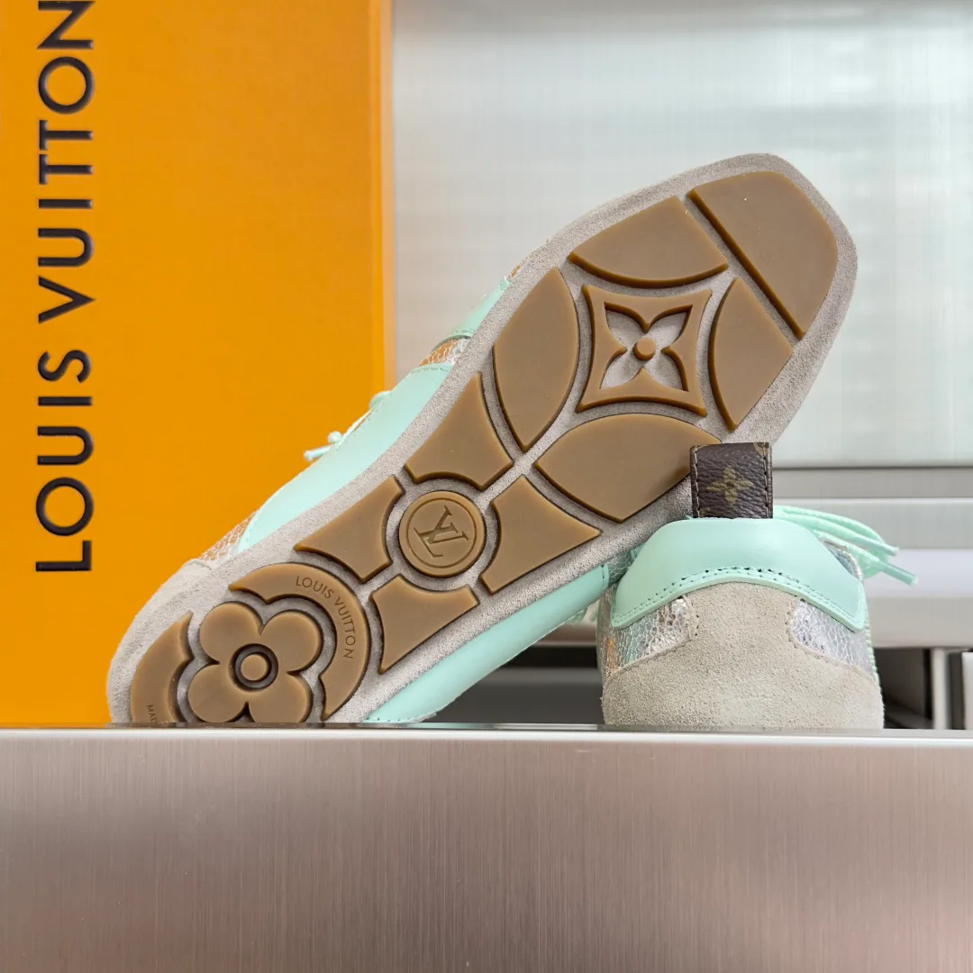 Women's Sneakers LOUIS VUITTON 17780696