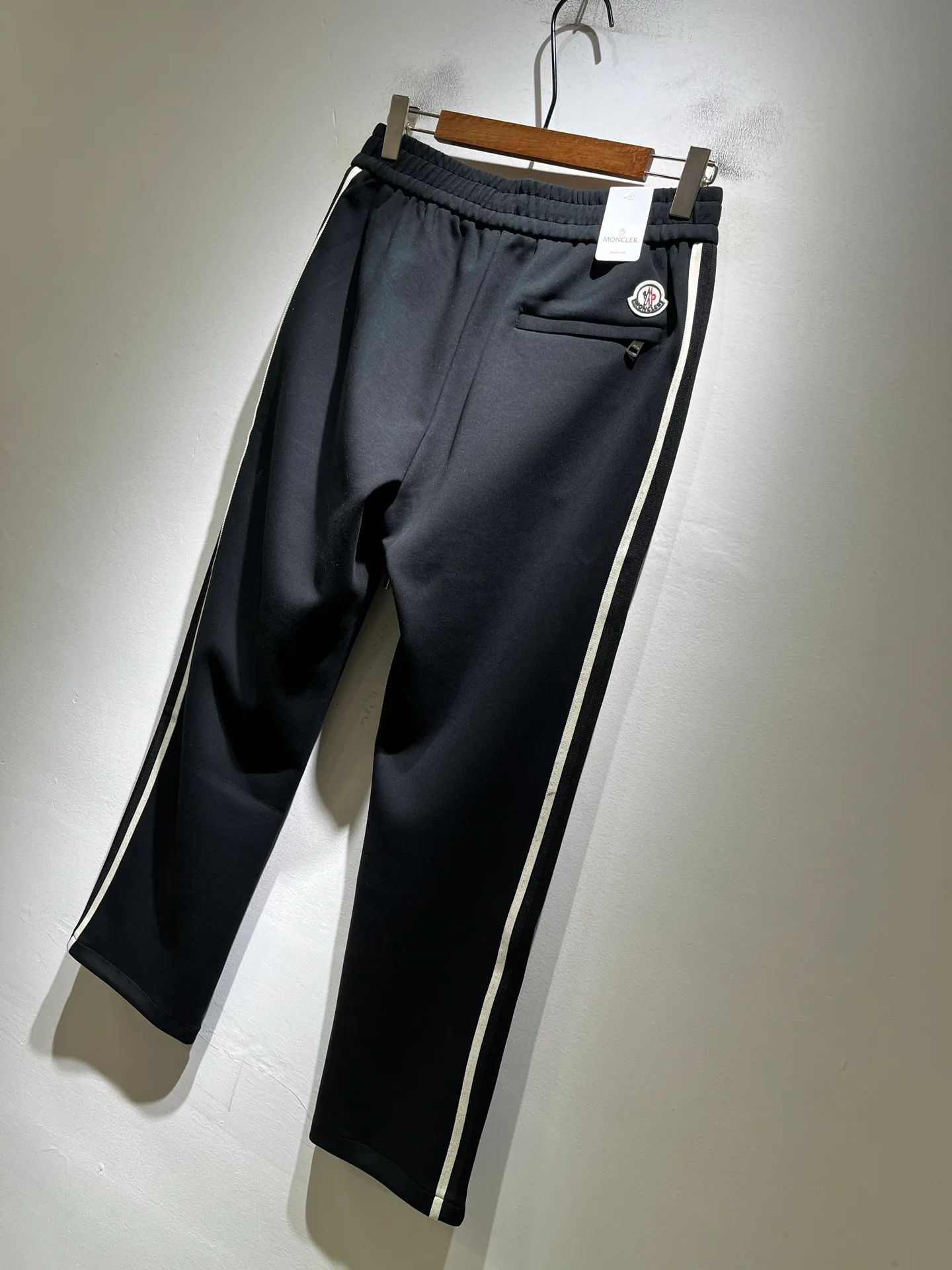 Men's Trousers MONCLER 18343128