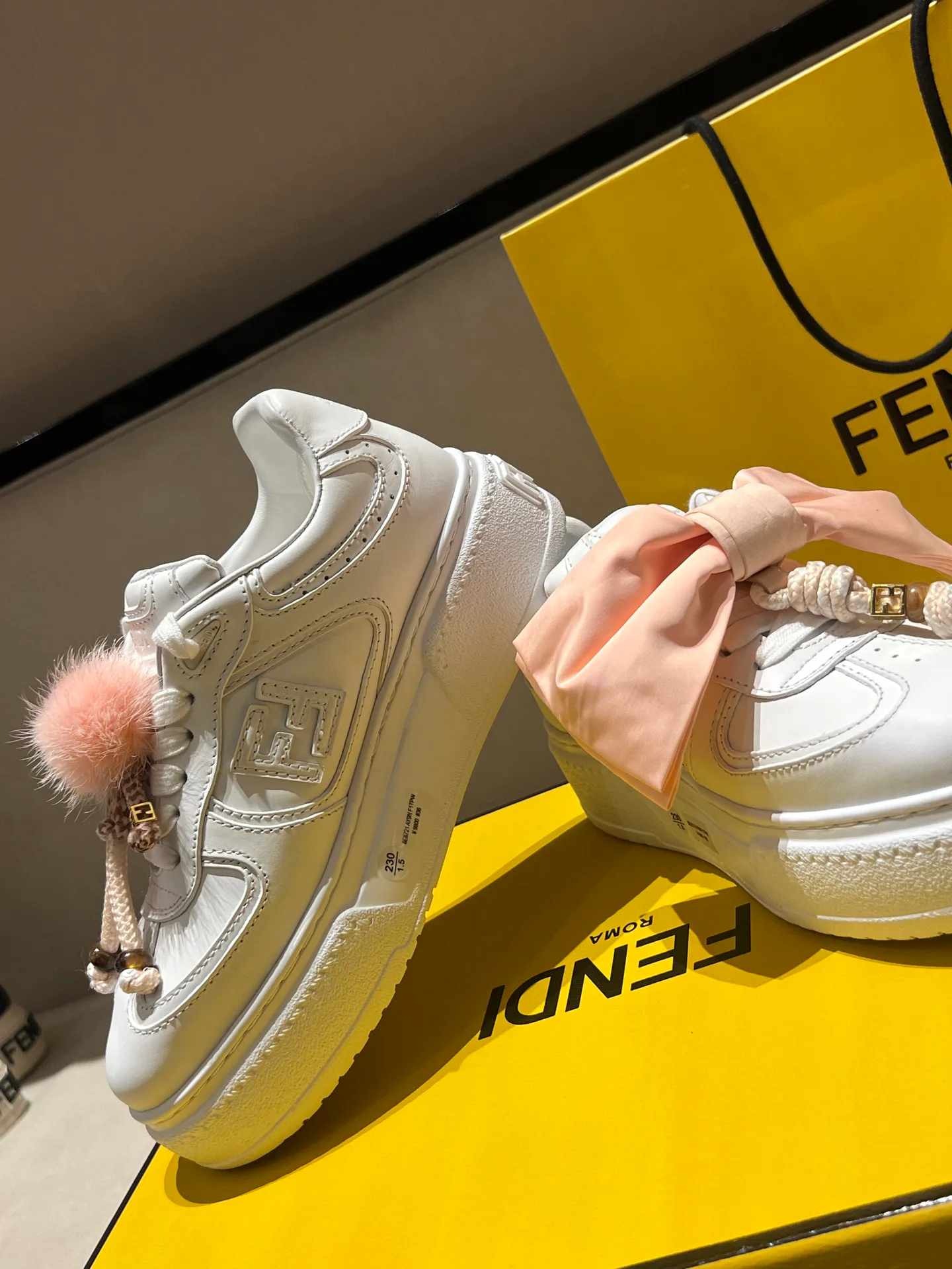Women's Sneakers FENDI 18020695