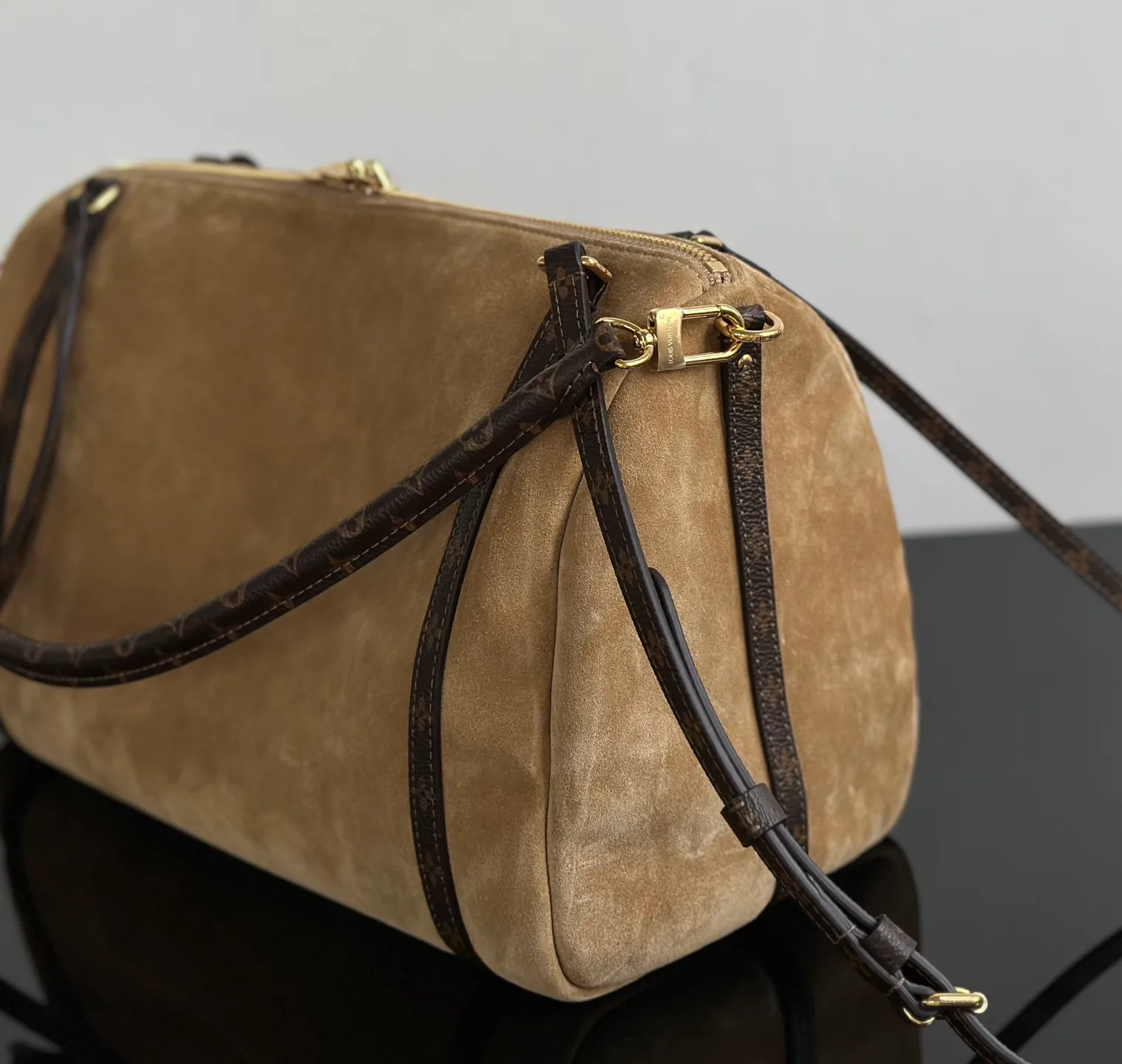 Women's Classic Handbags LOUIS VUITTON 18376623