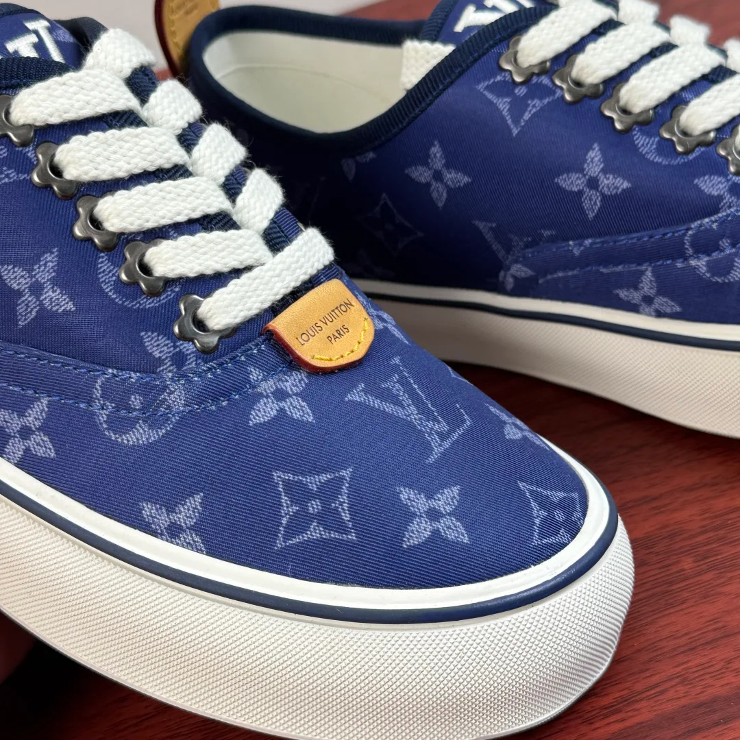Men's Sneakers LOUIS VUITTON 18100534