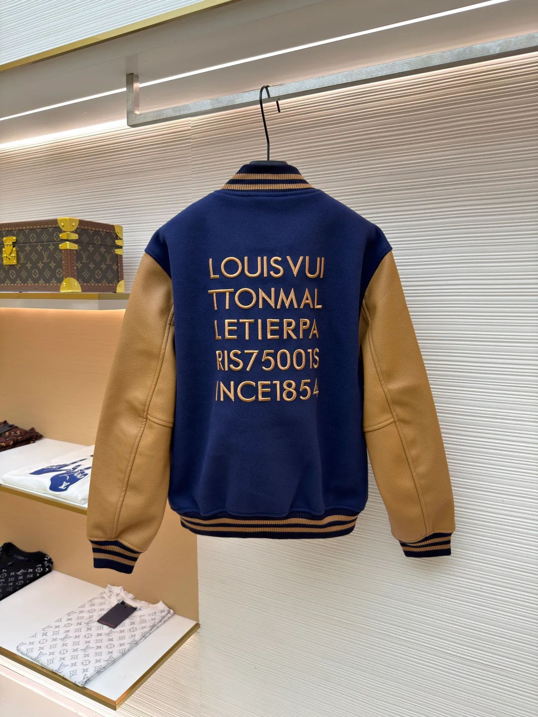 Men's Jackets And Down Jackets LOUIS VUITTON 18260602