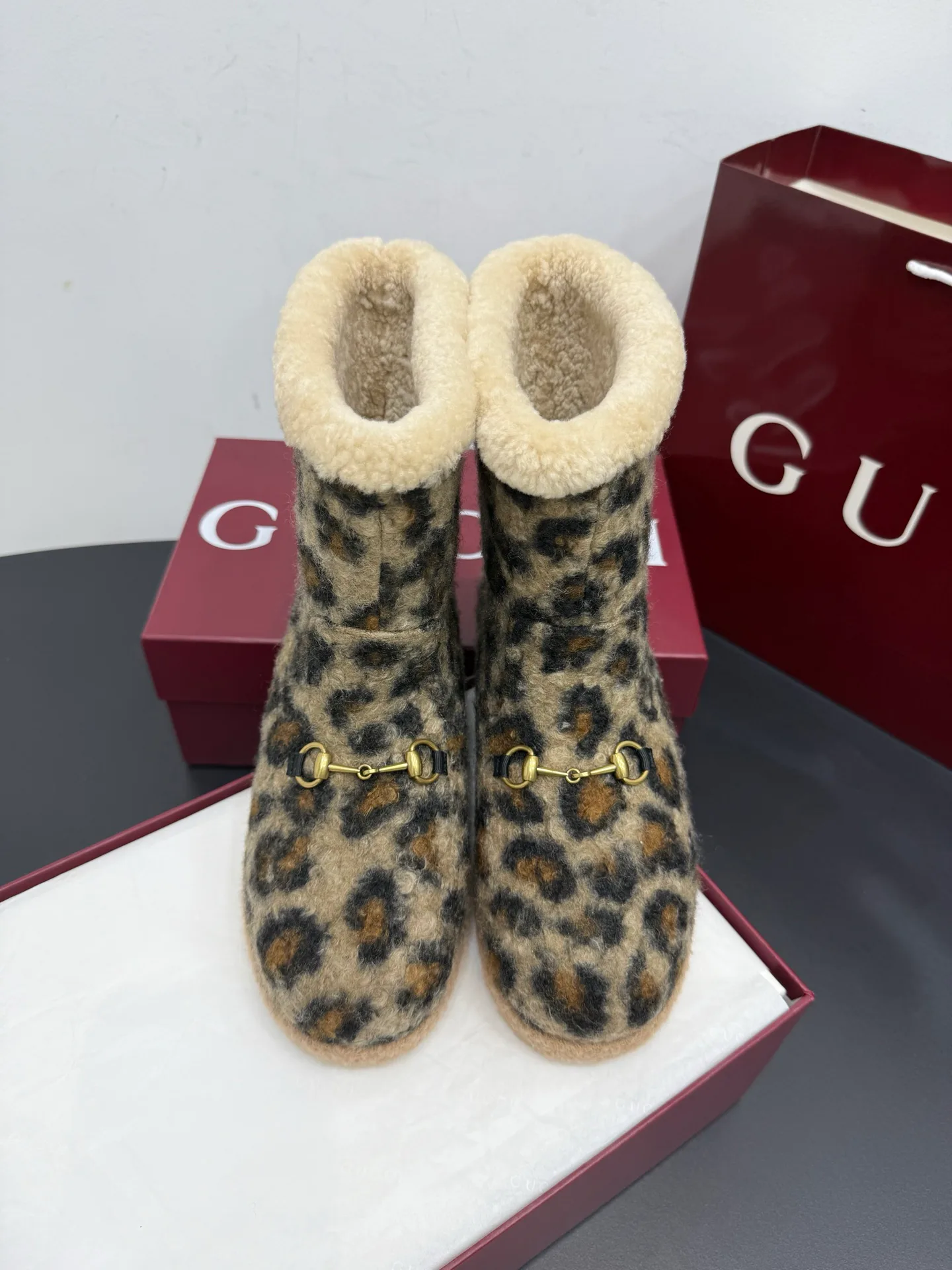 Women's Ugg Boots GUCCI 18393465