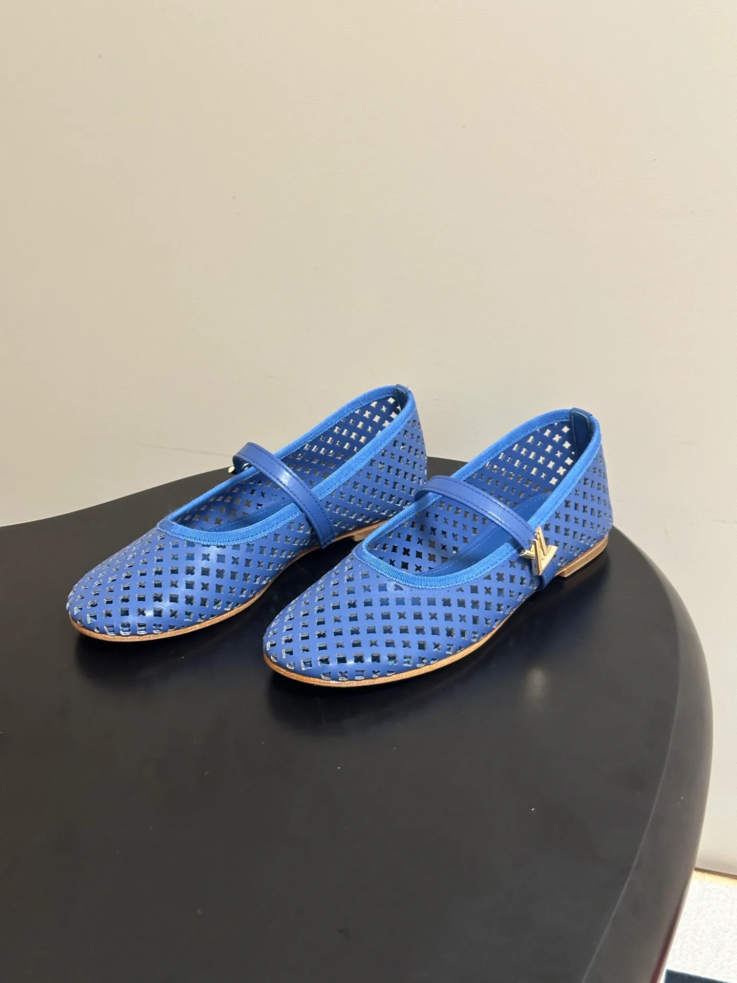 Women's Ballet Flats LOUIS VUITTON 17768176