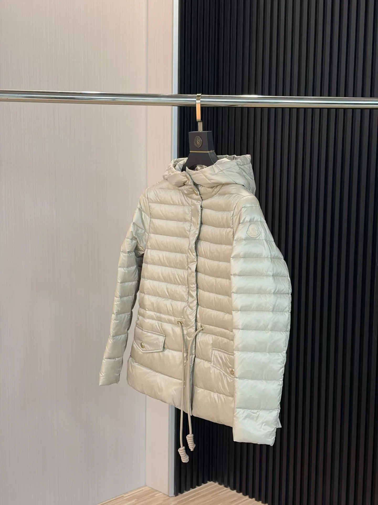 Women's Jackets And Down Jackets MONCLER 17897336