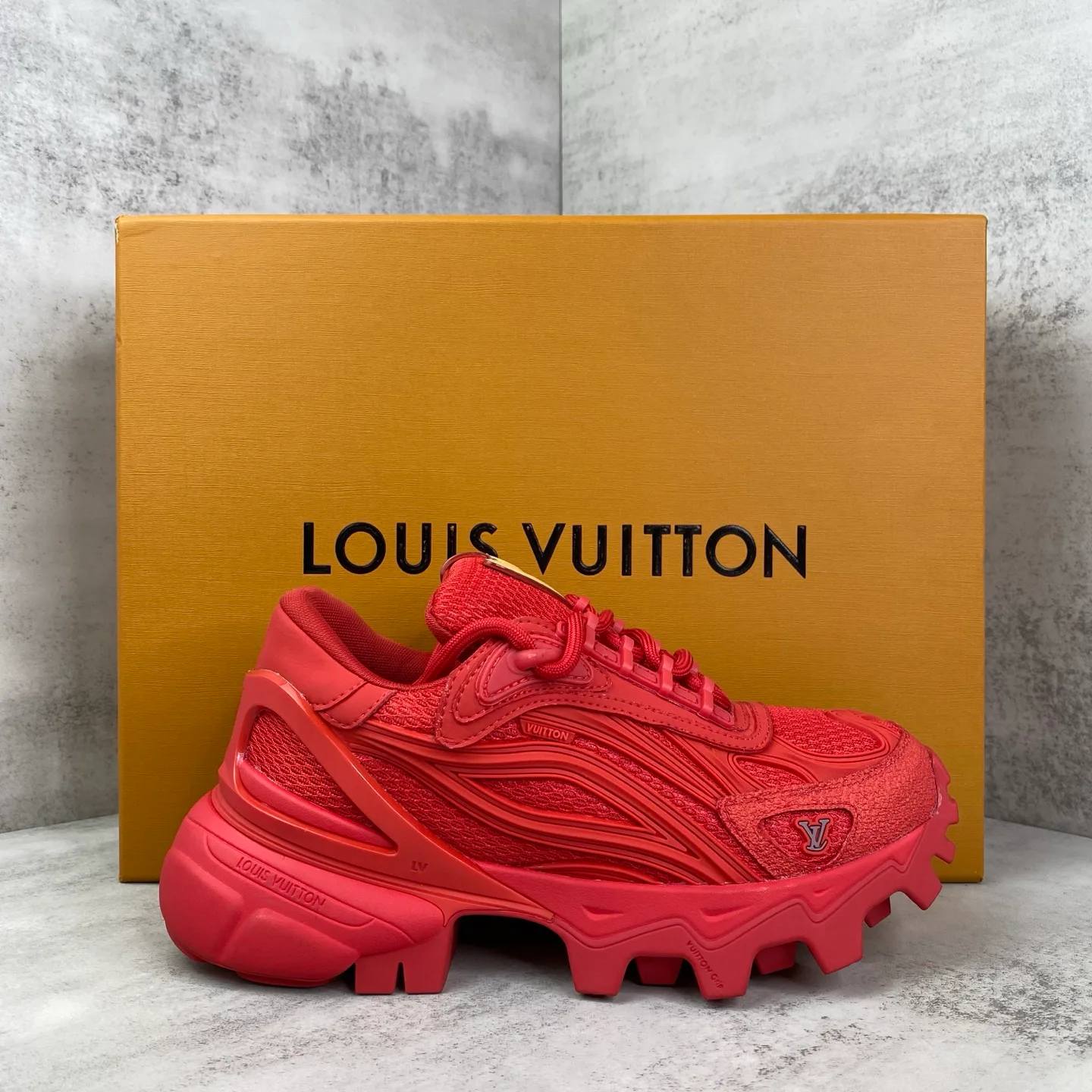 Women's Sneakers LOUIS VUITTON 18039586