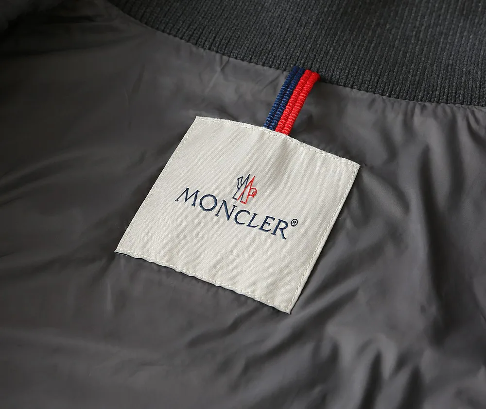 Men's Jackets And Down Jackets MONCLER 18369154