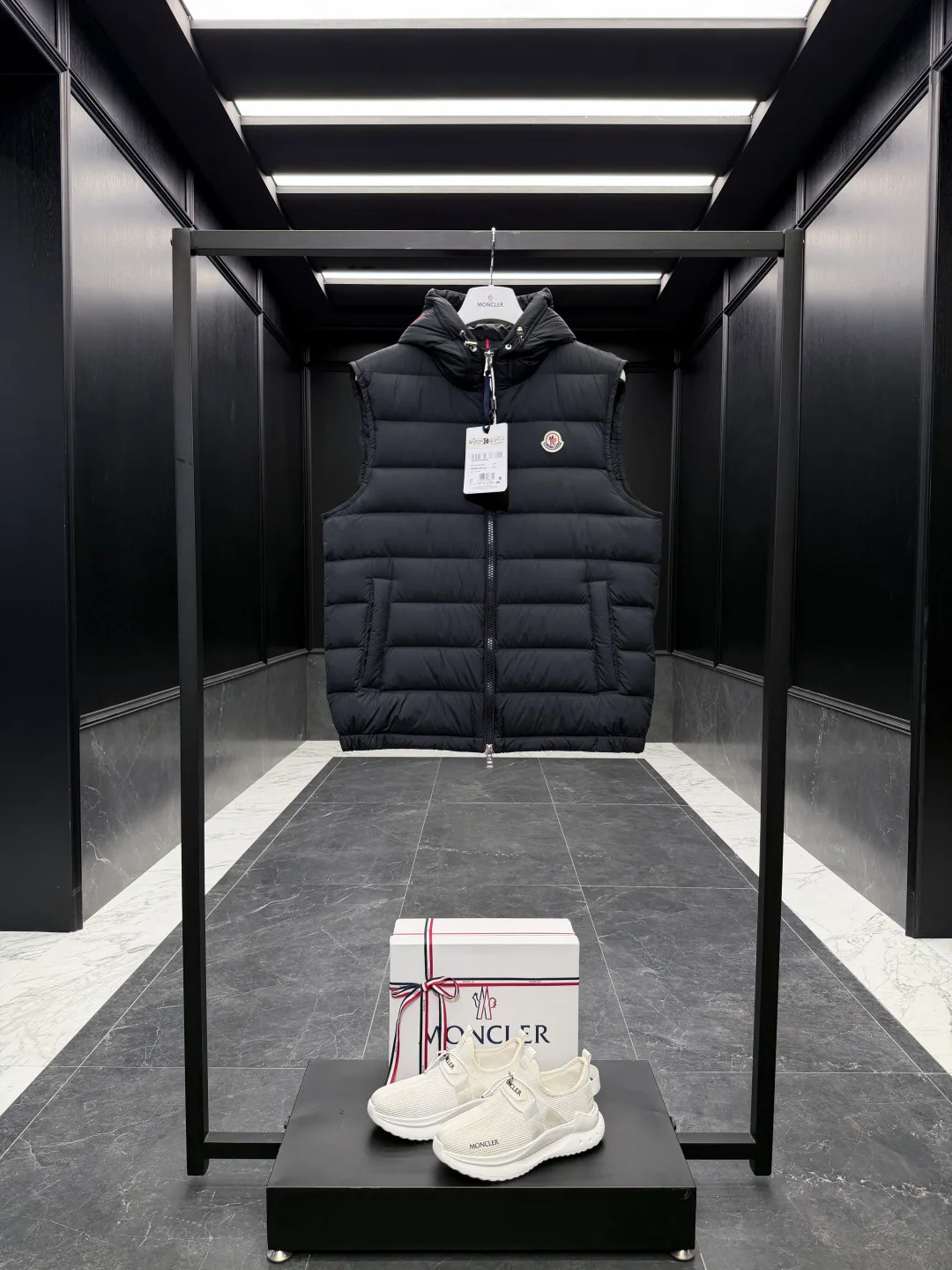 Men's Vests MONCLER 18416851