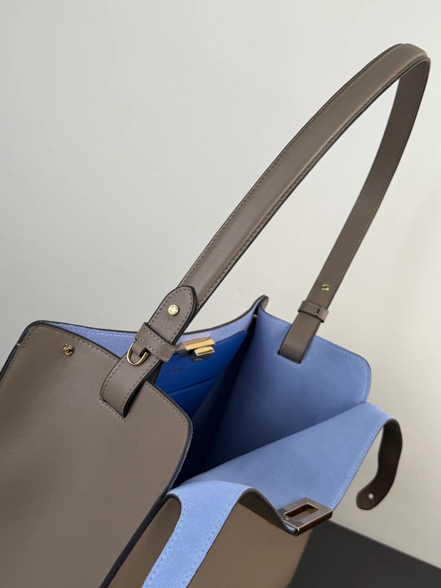 Women's Classic Handbags FENDI 17901905