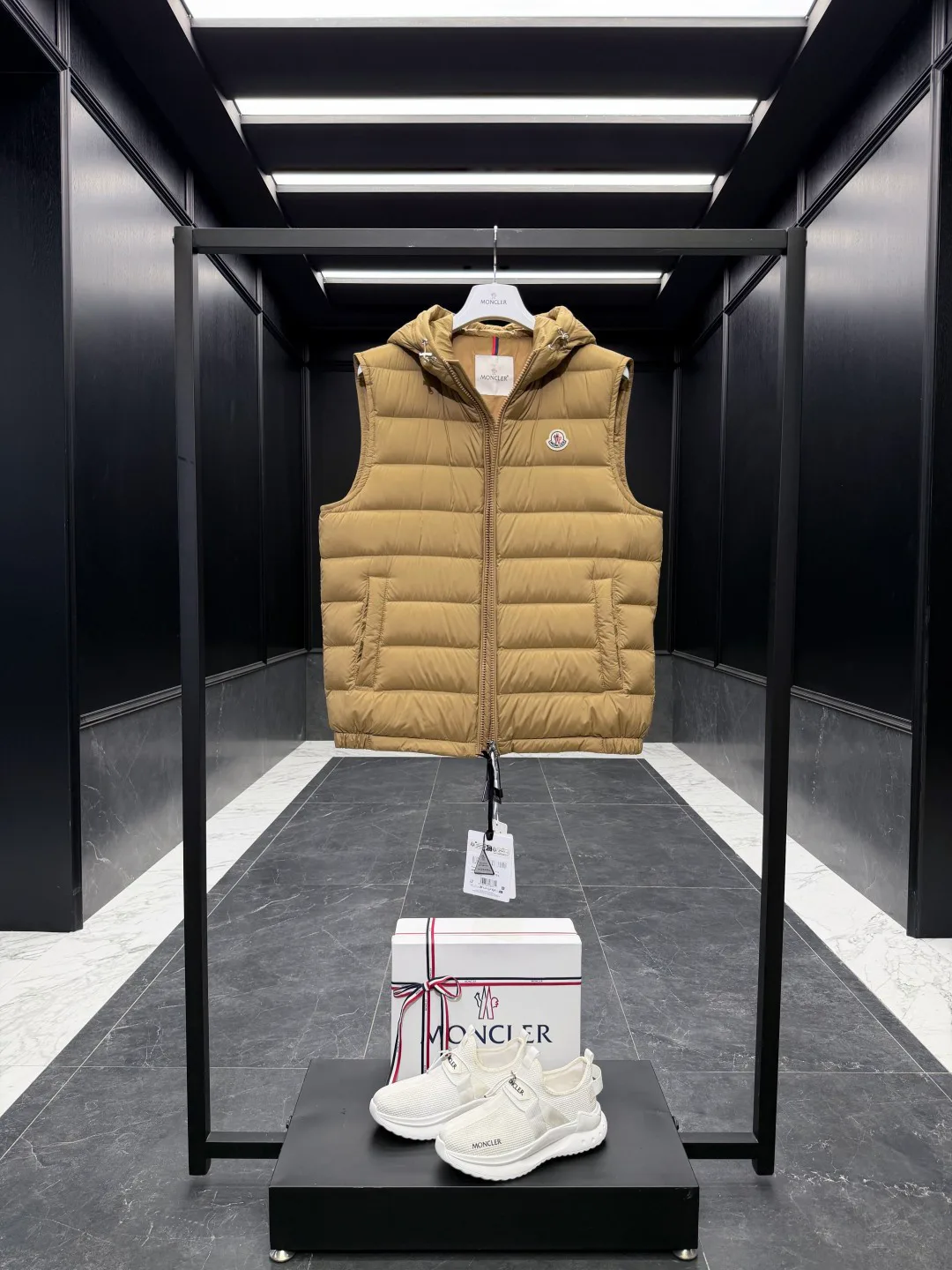 Men's Vests MONCLER 18416853