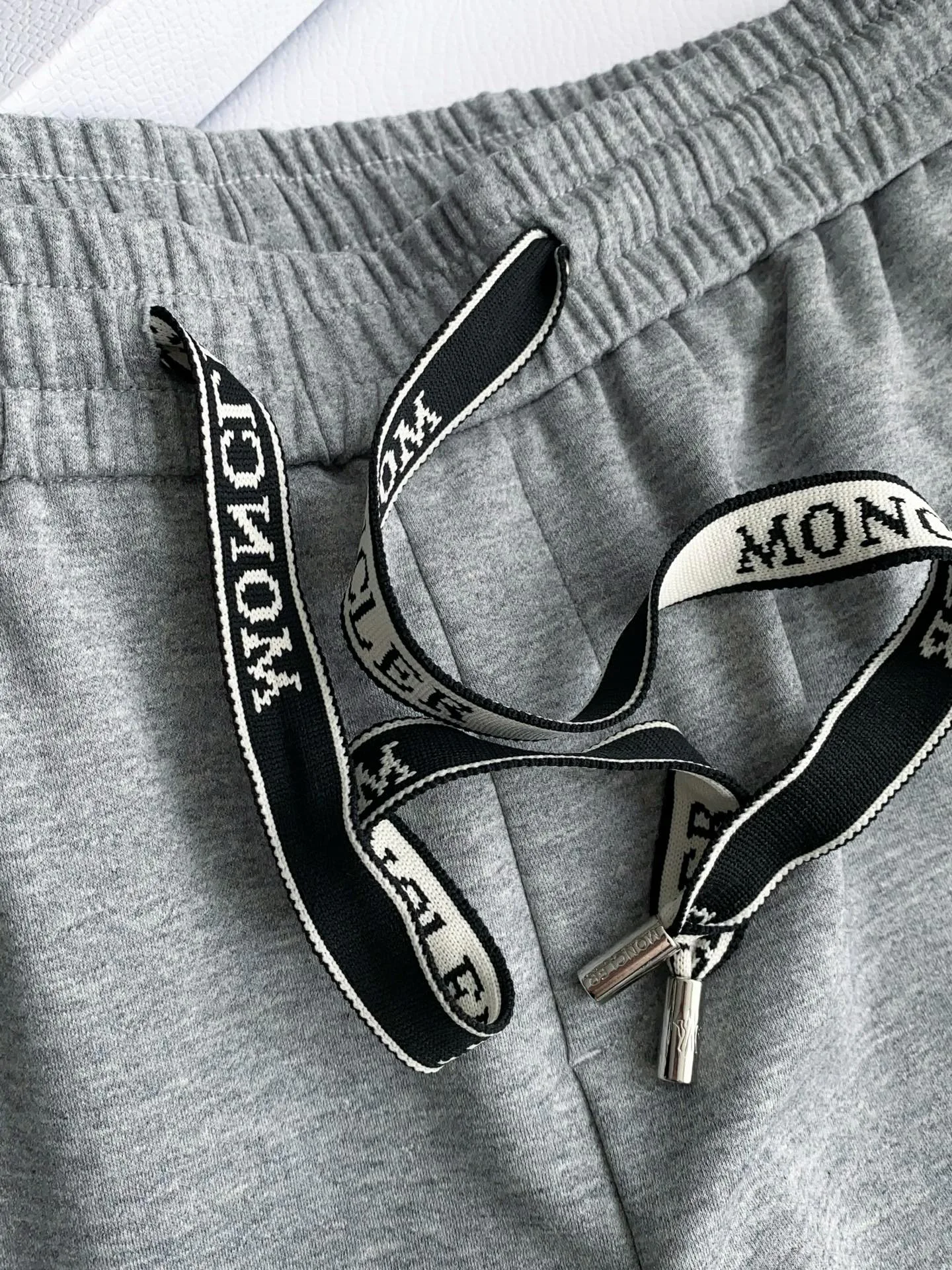 Men's Trousers MONCLER 18469121