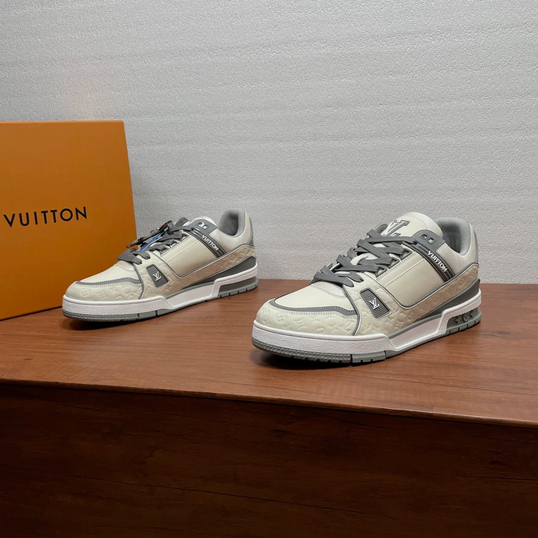 Men's Sneakers LOUIS VUITTON 18296809