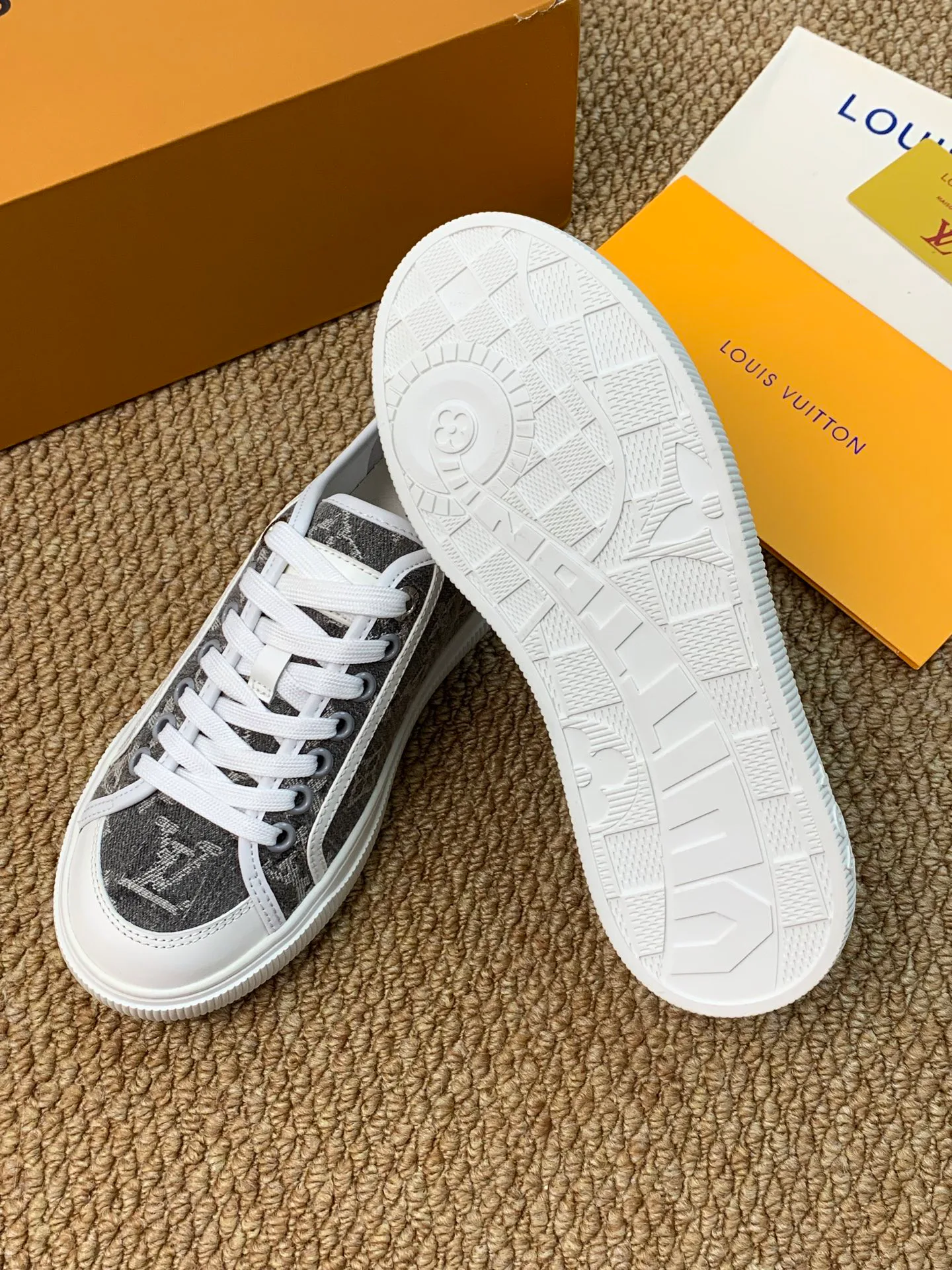 Women's Sneakers LOUIS VUITTON 17545204