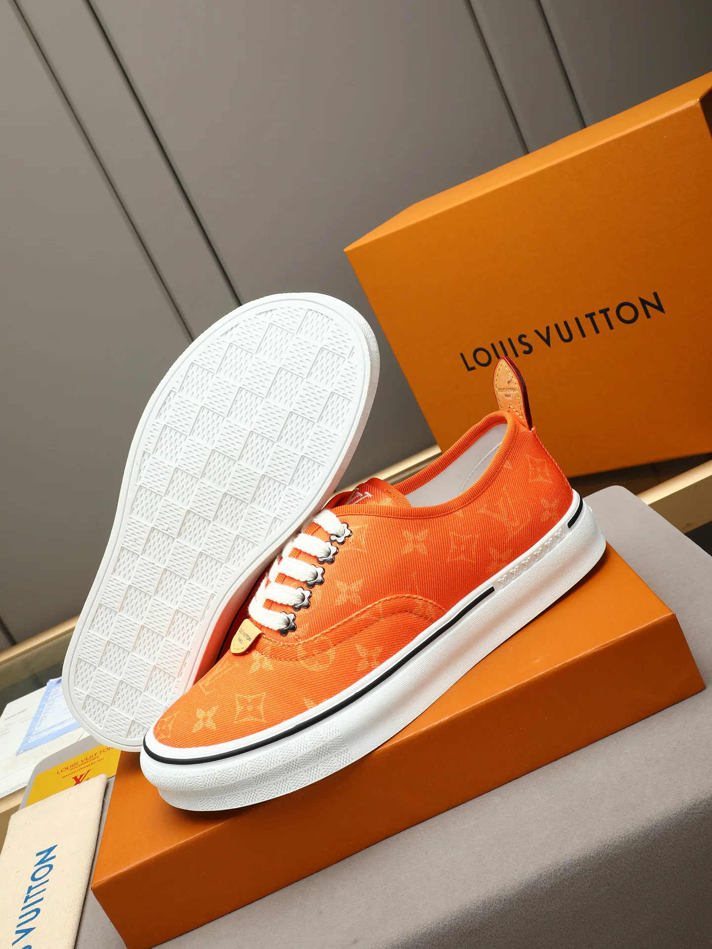 Women's Sneakers LOUIS VUITTON 17947257