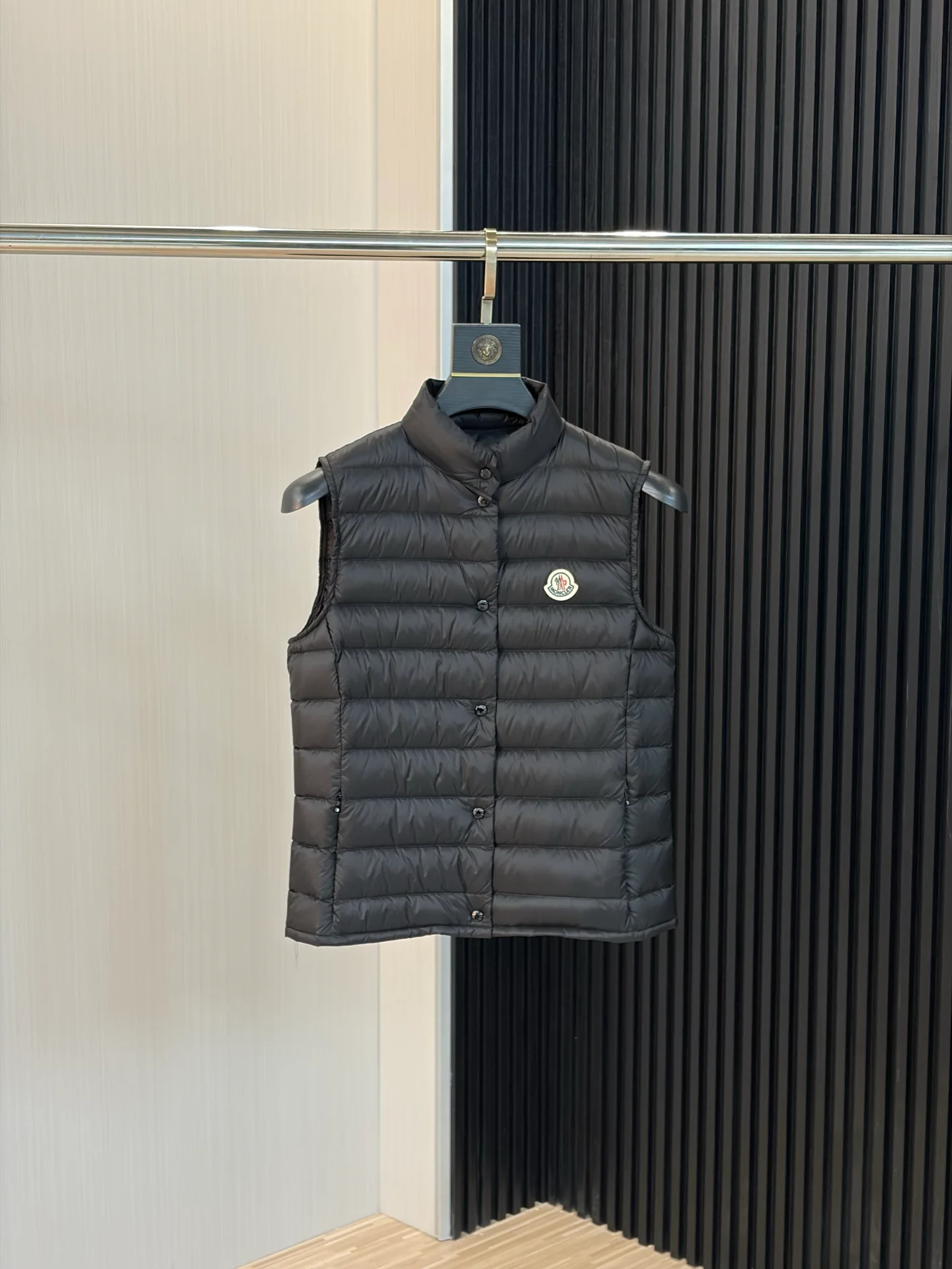 Women's Jackets And Down Jackets MONCLER 18140999