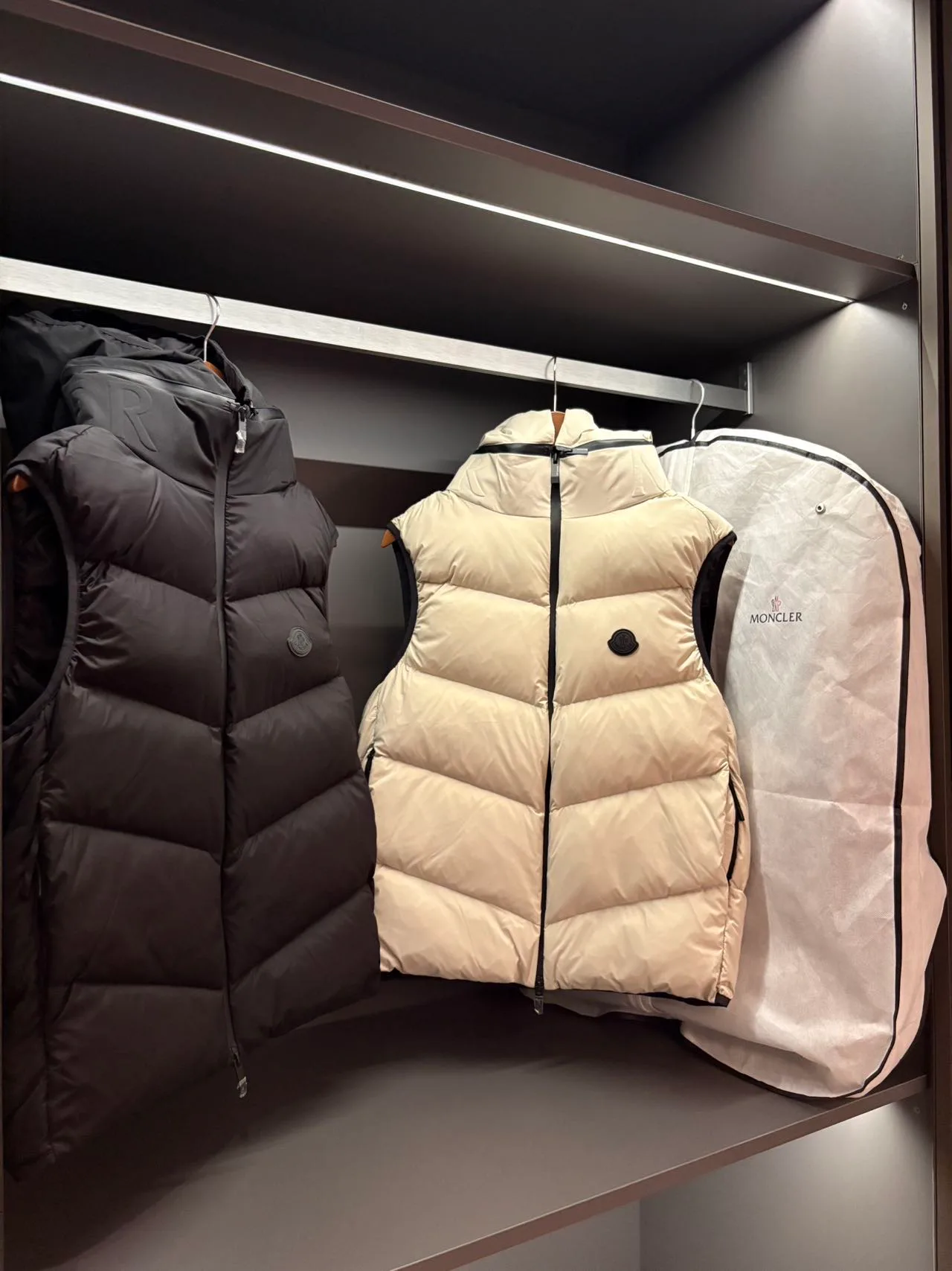 Men's Vests MONCLER 18111046
